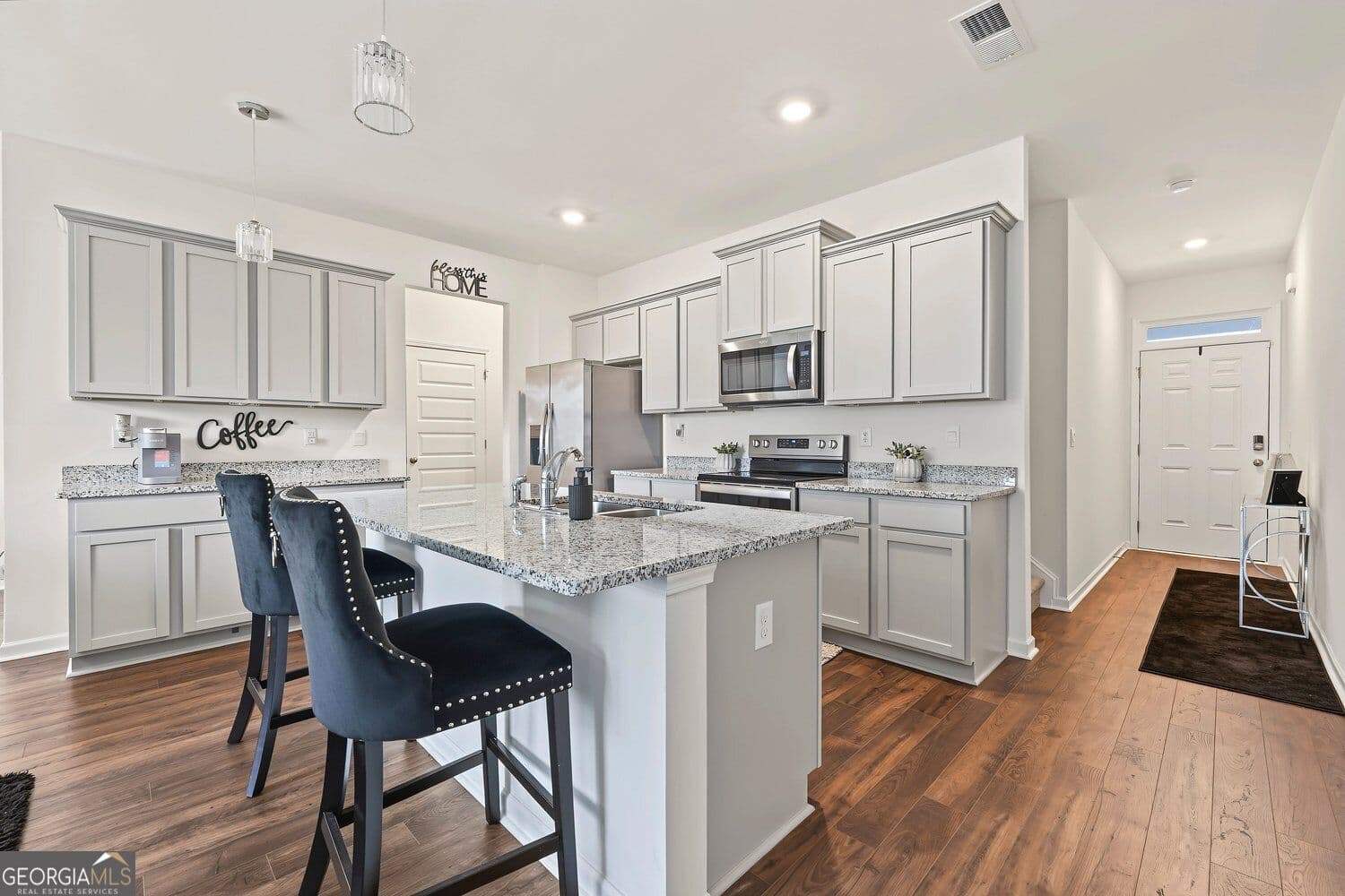 3 bedroom, 2.5 bathroom, 1,926 sq ft townhouse for sale at 102 Hampton Circle, Mcdonough, GA 30253 — photo 4