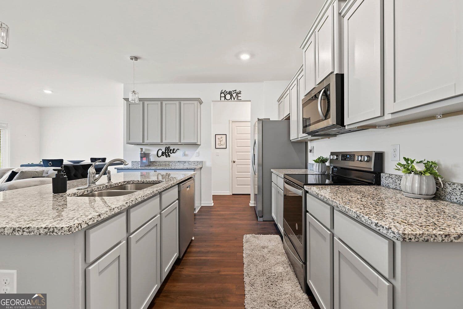 3 bedroom, 2.5 bathroom, 1,926 sq ft townhouse for sale at 102 Hampton Circle, Mcdonough, GA 30253 — photo 8