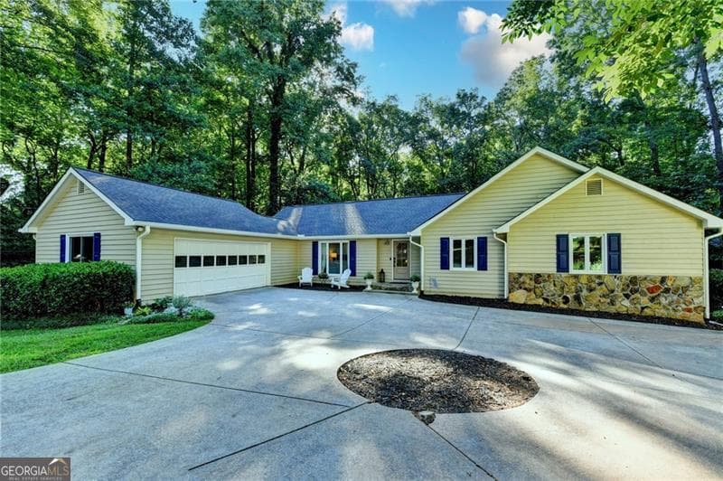 4 bedroom, 3.5 bathroom, 3,946 sq ft single family residence sold at 1830 Commonwealth Lane, Cumming, GA 30041