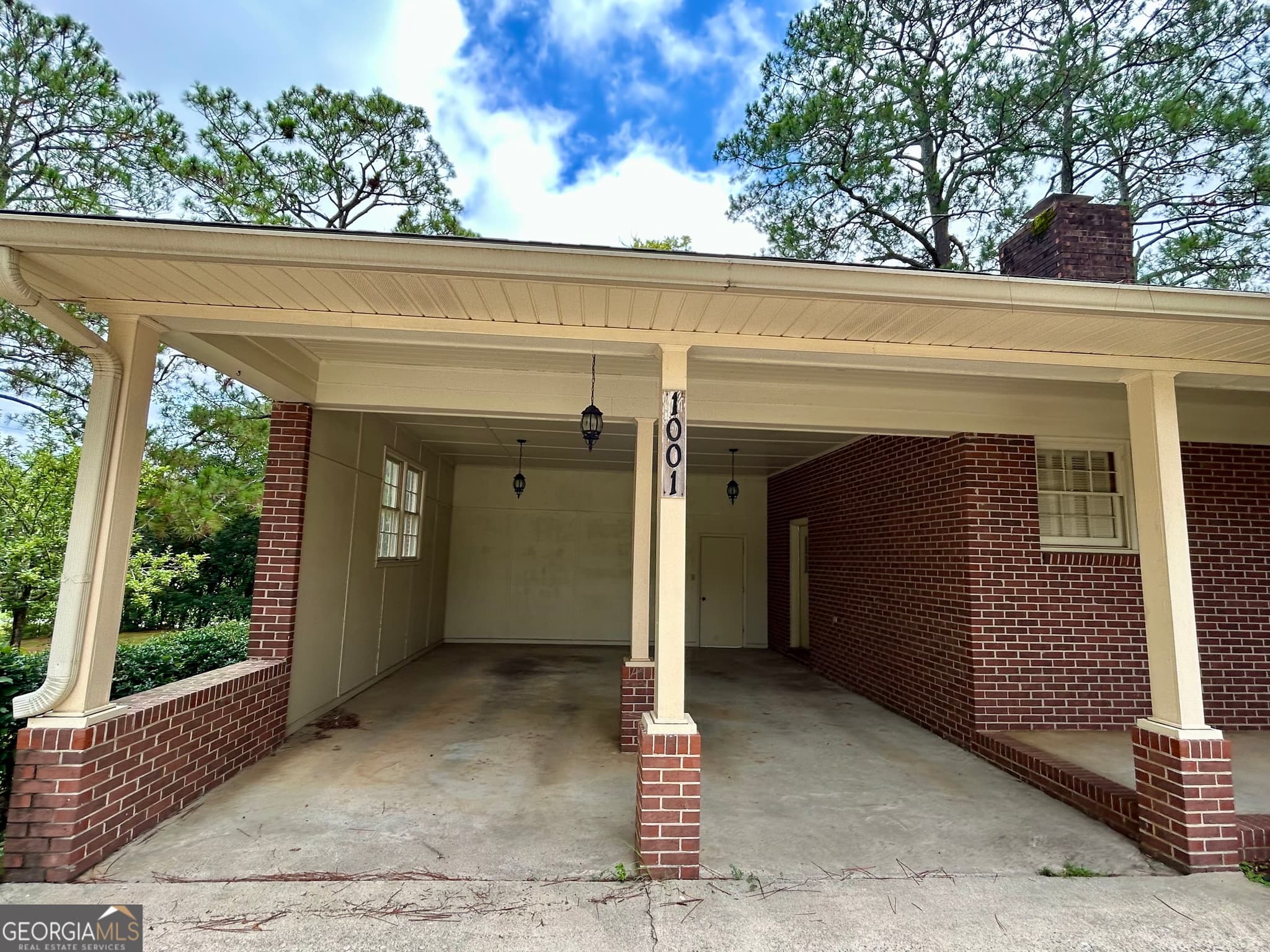 3 bedroom, 2.5 bathroom, 1,962 sq ft single family residence for sale at 1001 Stewart Avenue, Cordele, GA 31015 — photo 2