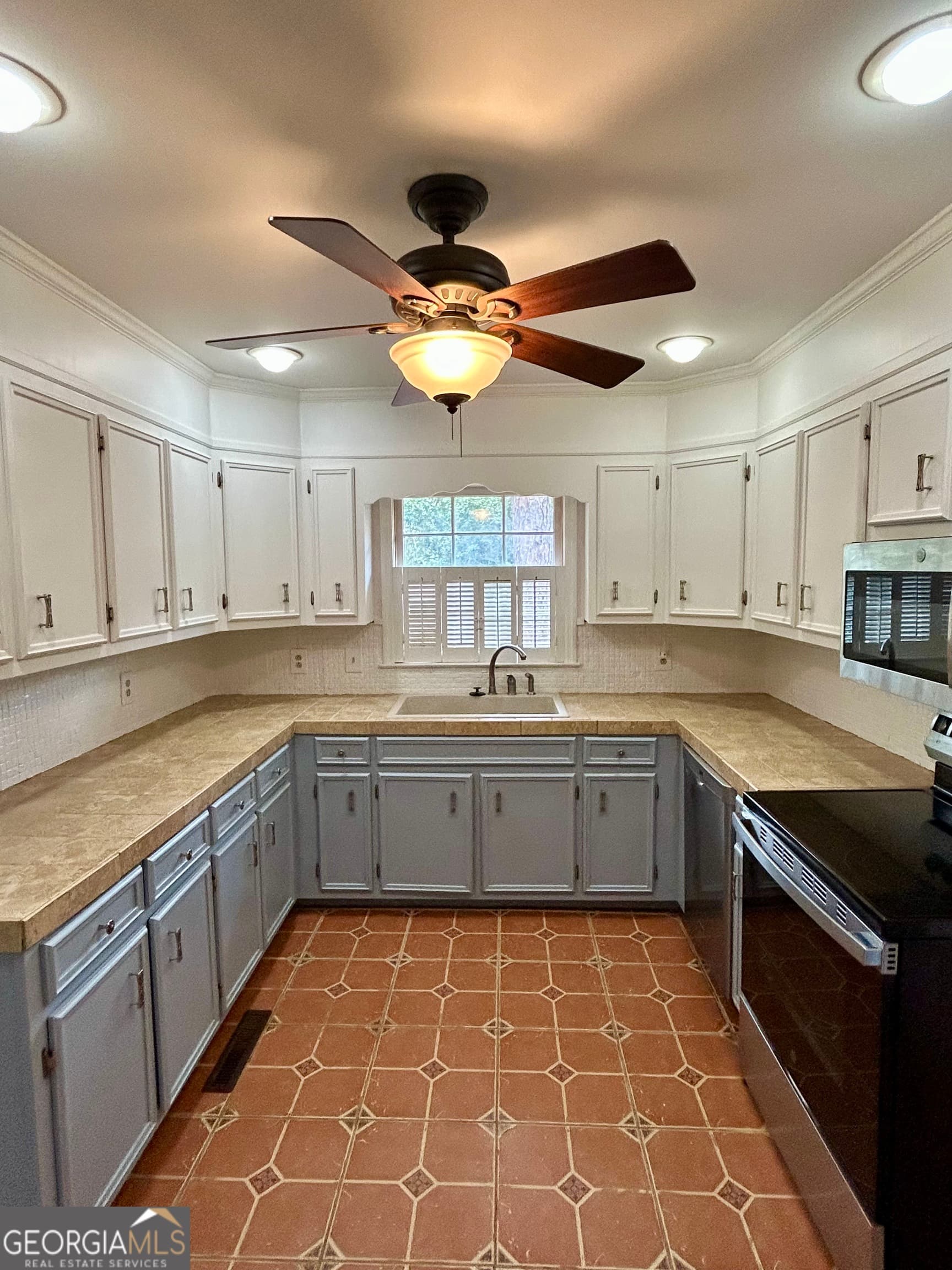 3 bedroom, 2.5 bathroom, 1,962 sq ft single family residence for sale at 1001 Stewart Avenue, Cordele, GA 31015 — photo 7