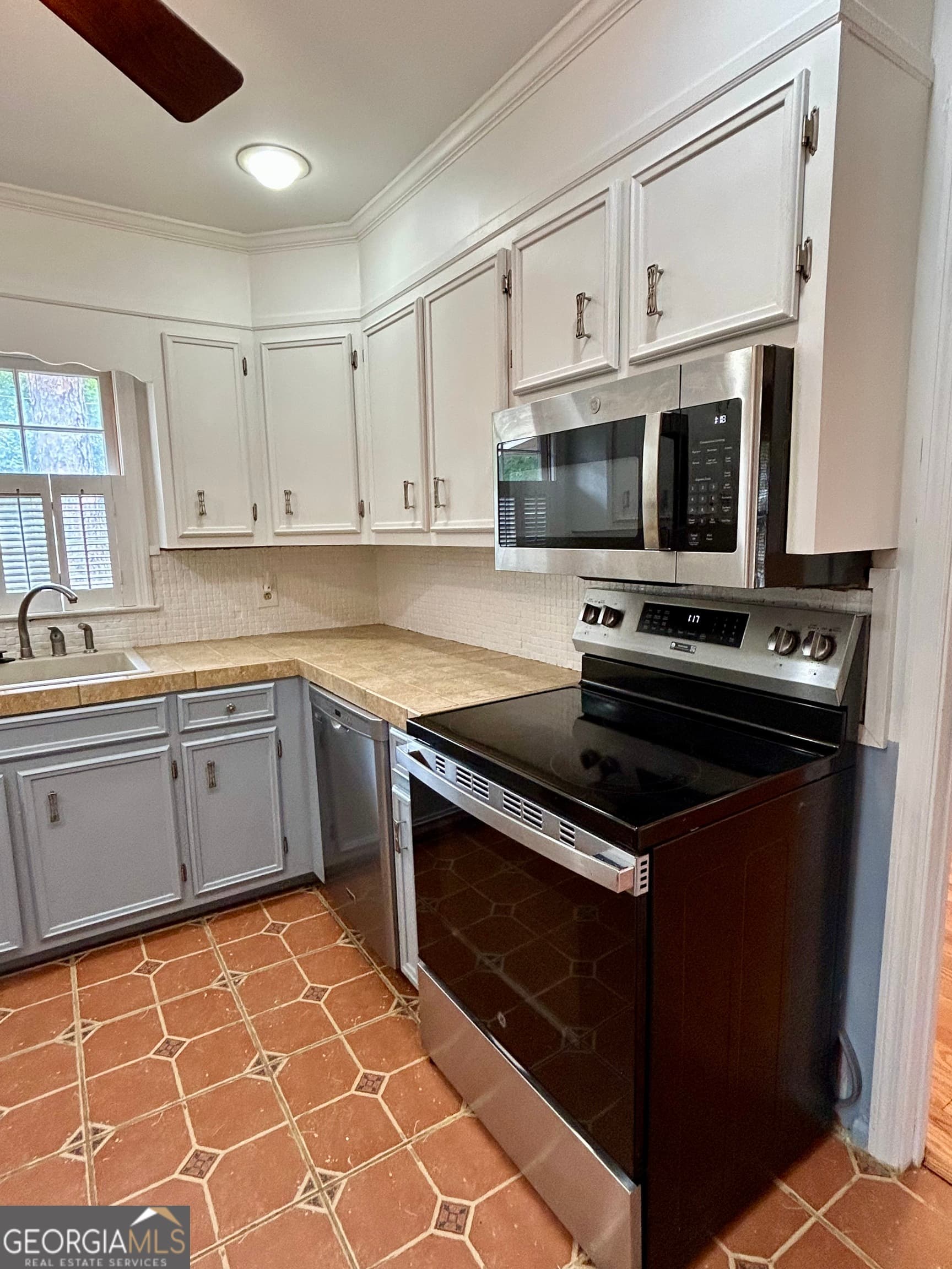 3 bedroom, 2.5 bathroom, 1,962 sq ft single family residence for sale at 1001 Stewart Avenue, Cordele, GA 31015 — photo 8