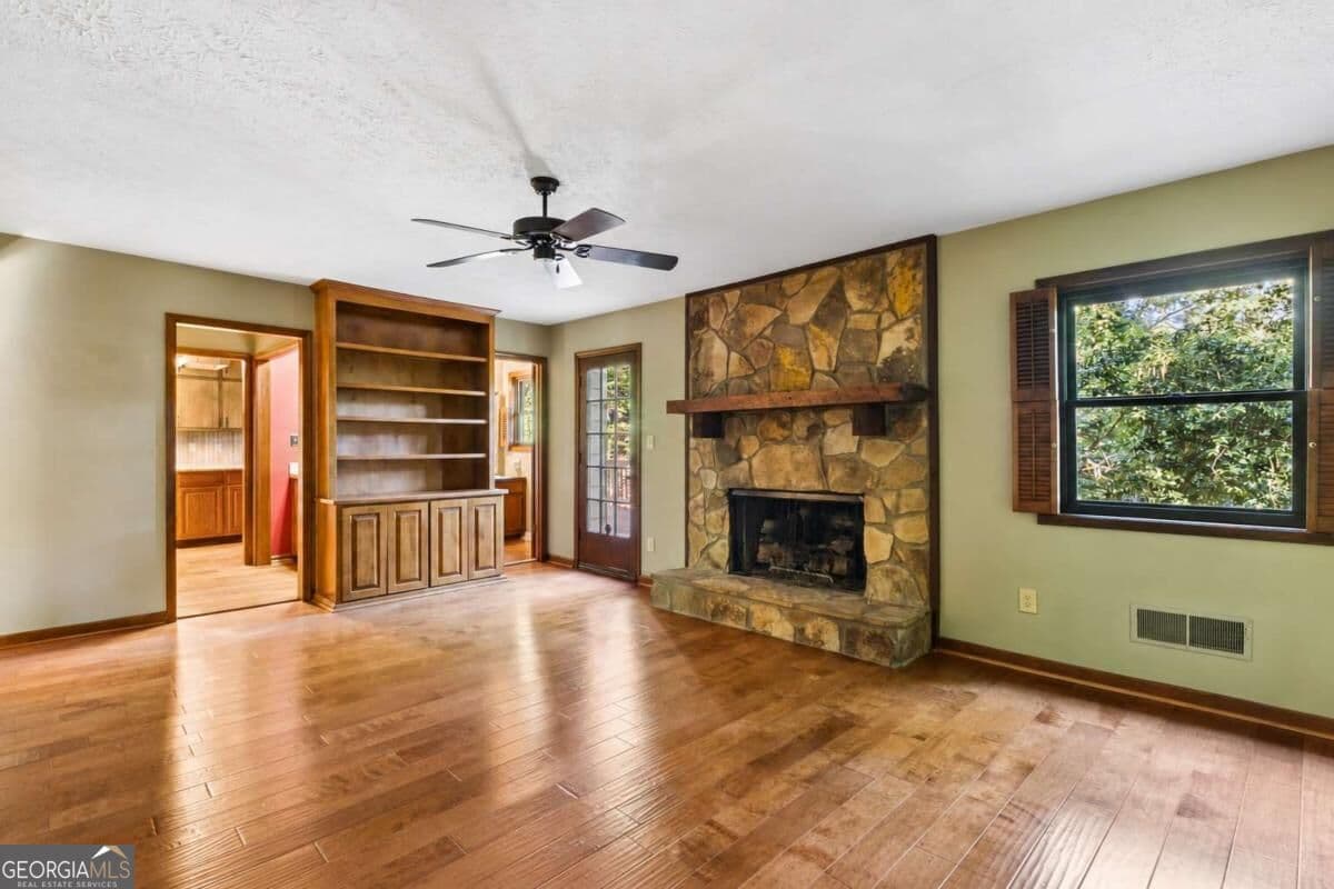 4 bedroom, 2.5 bathroom, 2,034 sq ft single family residence for sale at 225 Tallow Box Drive, Roswell, GA 30076 — photo 2