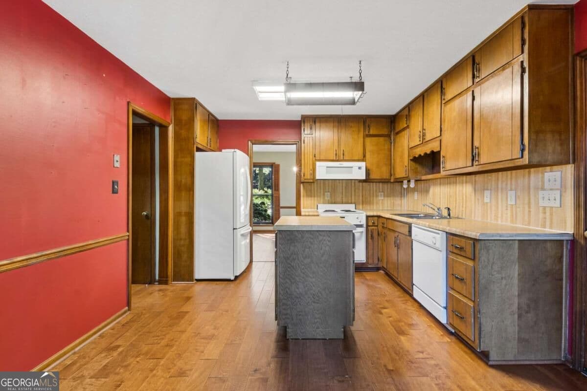 4 bedroom, 2.5 bathroom, 2,034 sq ft single family residence for sale at 225 Tallow Box Drive, Roswell, GA 30076 — photo 3