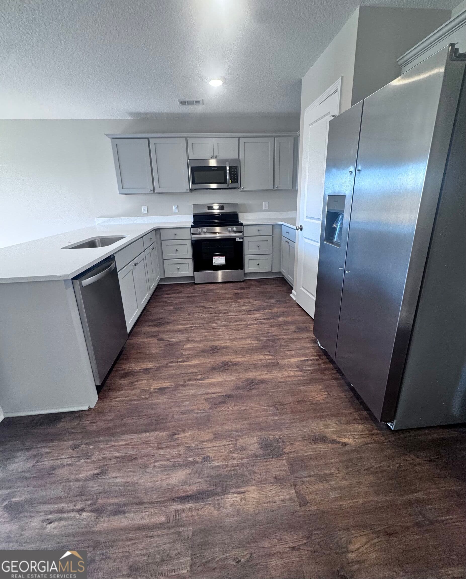 3 bedroom, 2 bathroom, 1,391 sq ft single family residence for sale at 112 Esther Avenue, Reidsville, GA 30453 — photo 2