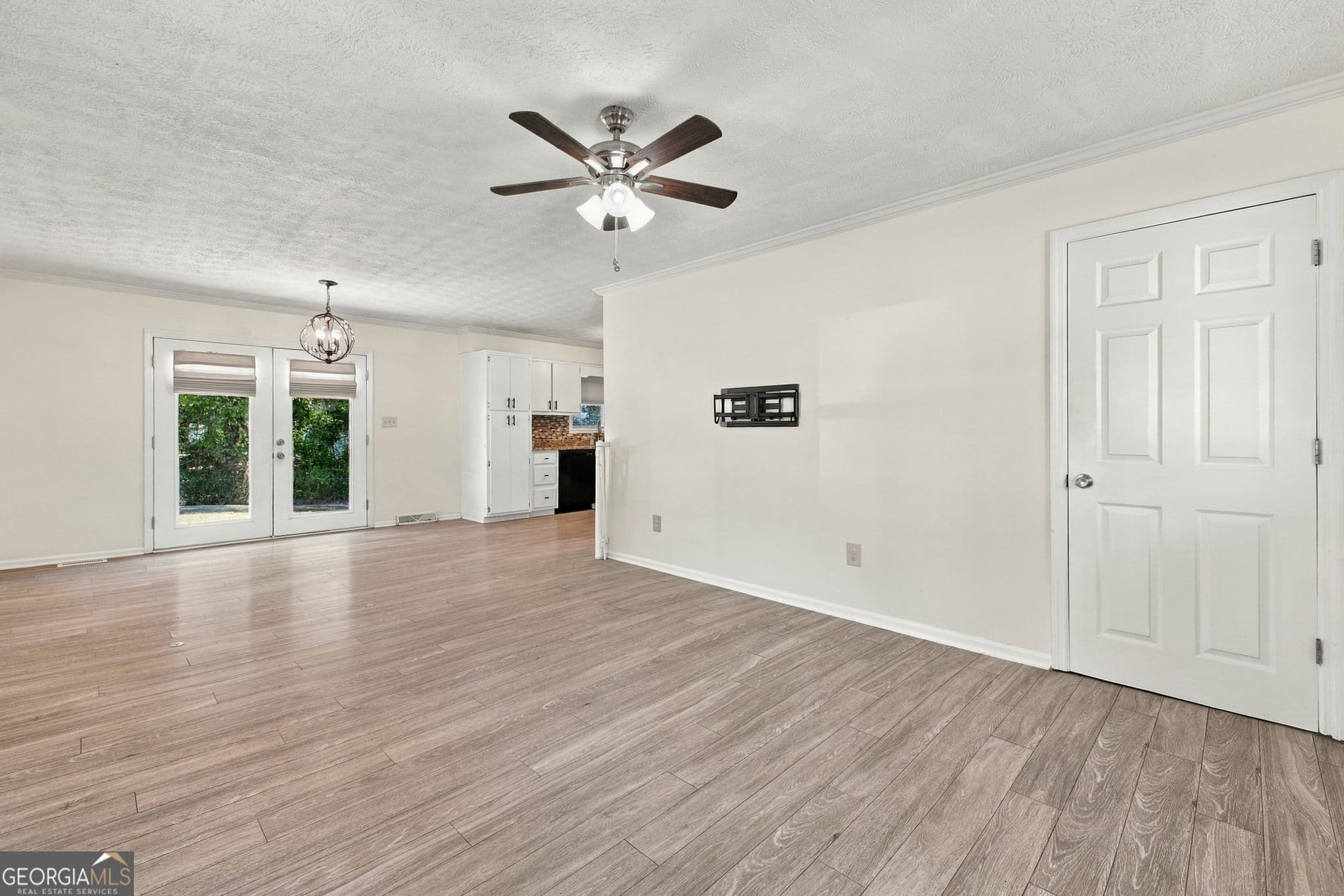 3 bedroom, 1.5 bathroom, 1,125 sq ft single family residence for sale at 18 Glenda Drive, Rome, GA 30165 — photo 2