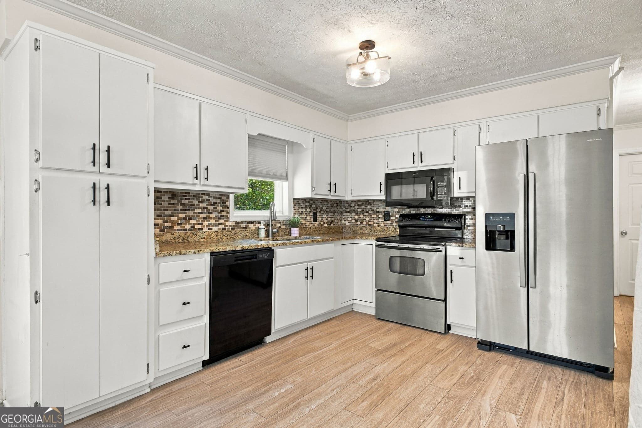 3 bedroom, 1.5 bathroom, 1,125 sq ft single family residence for sale at 18 Glenda Drive, Rome, GA 30165 — photo 5