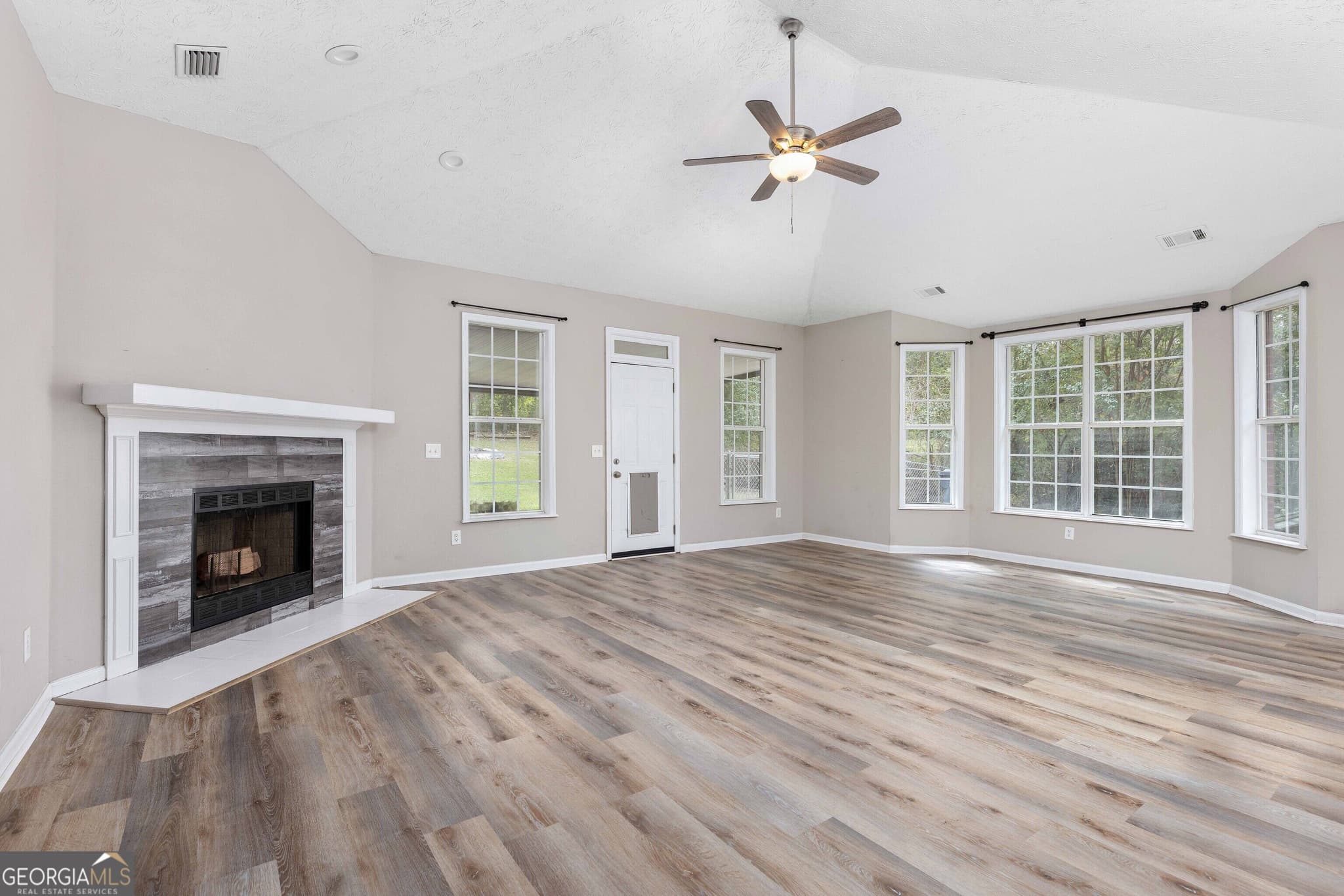 3 bedroom, 2 bathroom, 2,027 sq ft single family residence for sale at 1907 12TH Place, Phenix City, AL 36869 — photo 3