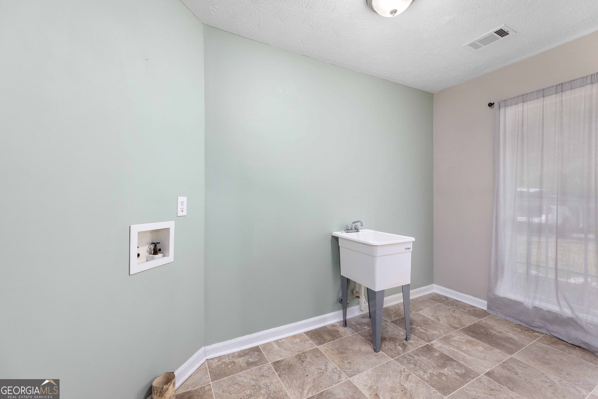 3 bedroom, 2 bathroom, 2,027 sq ft single family residence for sale at 1907 12TH Place, Phenix City, AL 36869 — photo 9