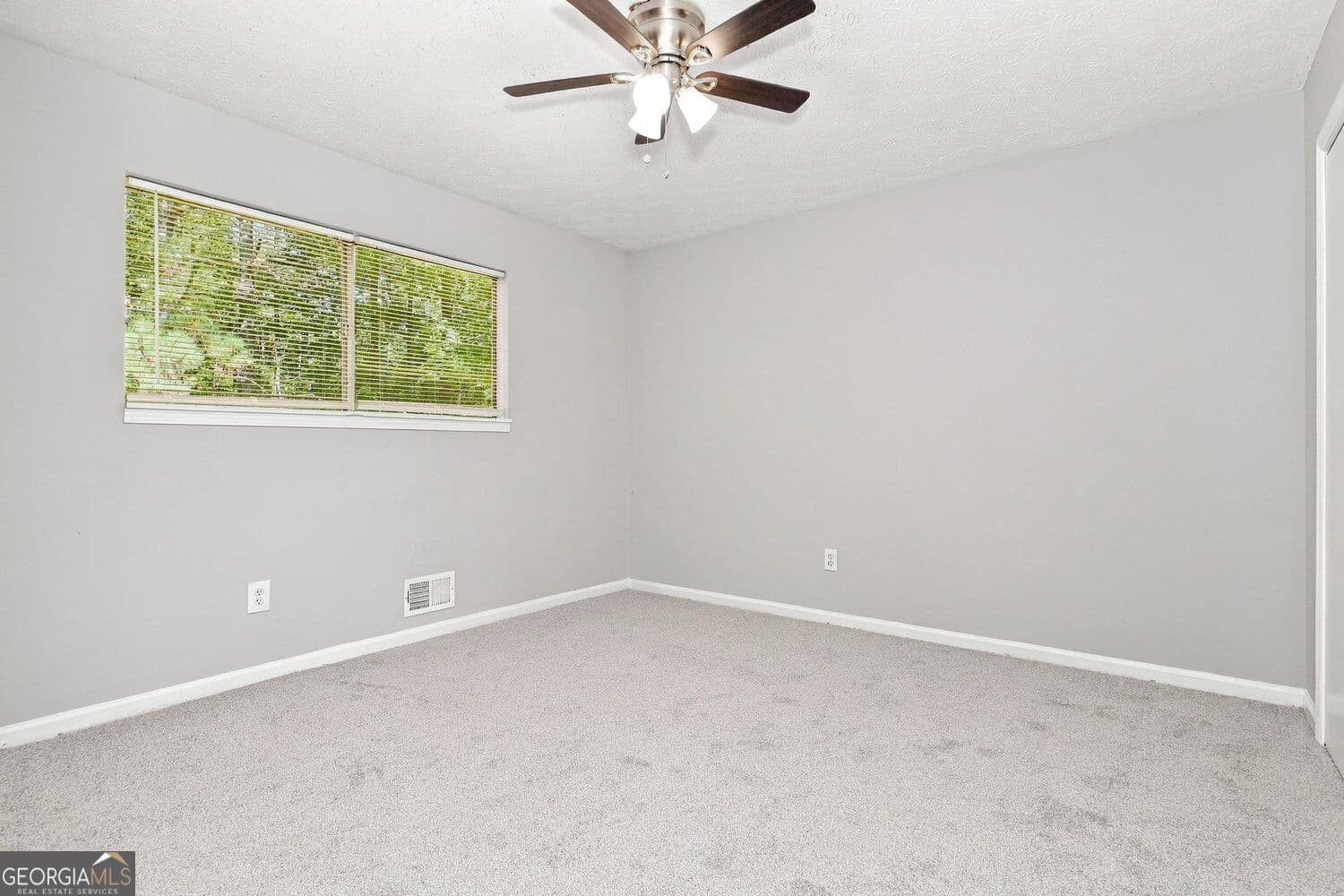 3 bedroom, 2 bathroom, 1,513 sq ft single family residence for sale at 2472 Hartford Drive, Ellenwood, GA 30294 — photo 2