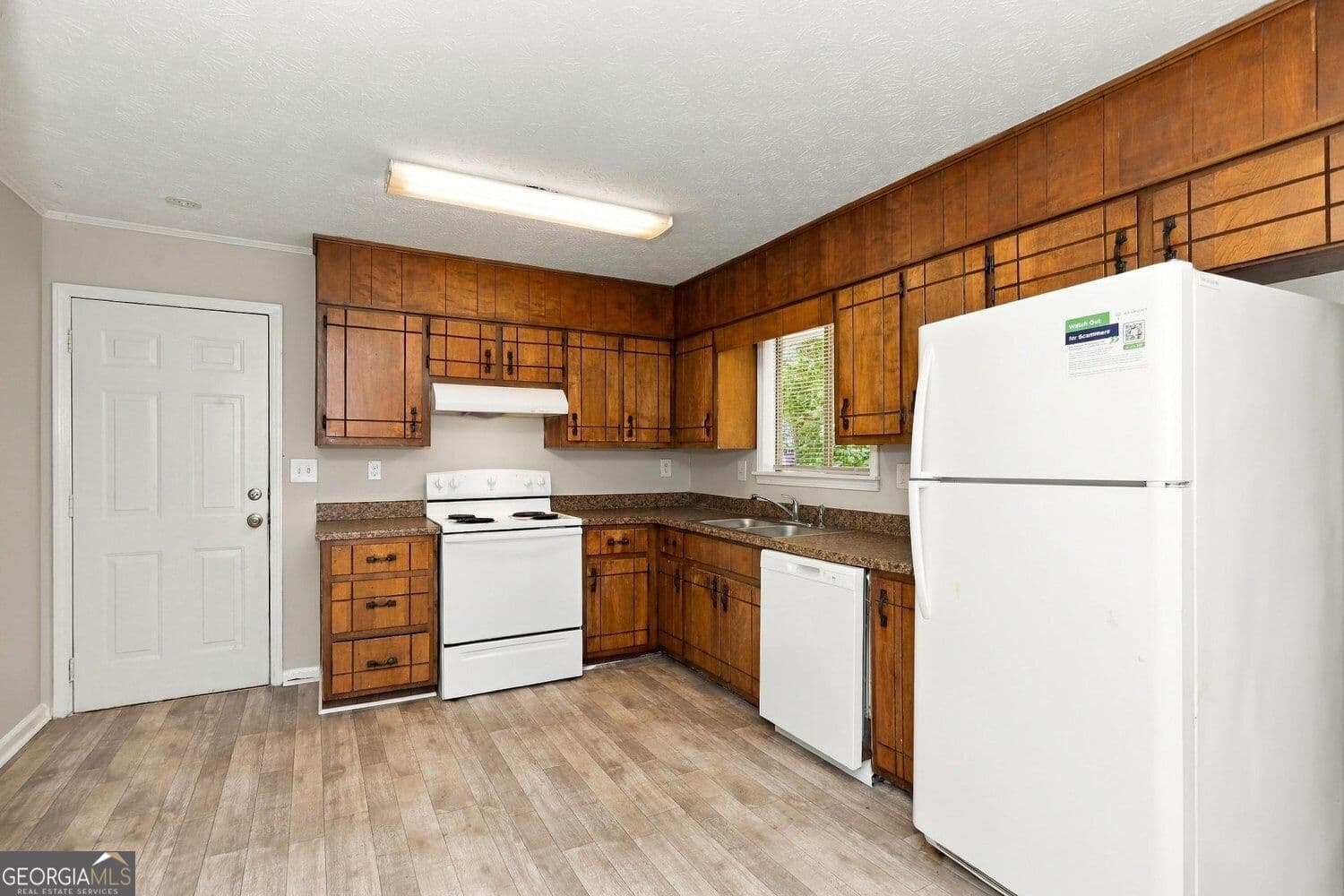 3 bedroom, 2 bathroom, 1,513 sq ft single family residence for sale at 2472 Hartford Drive, Ellenwood, GA 30294 — photo 4
