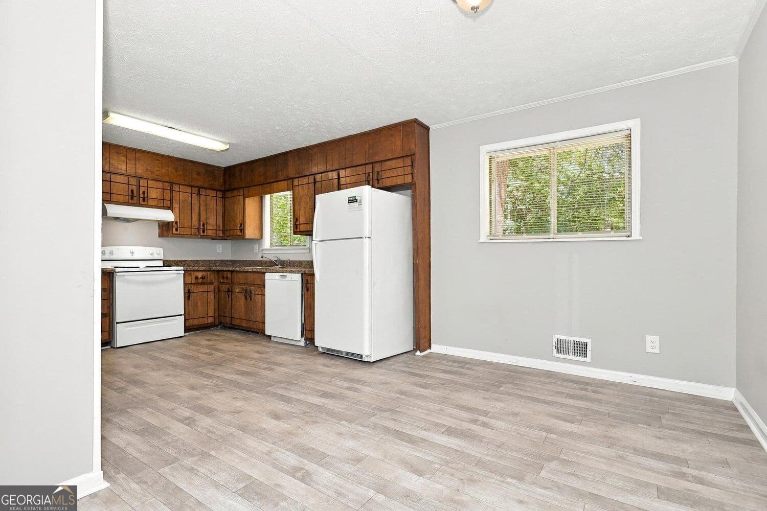 3 bedroom, 2 bathroom, 1,513 sq ft single family residence for sale at 2472 Hartford Drive, Ellenwood, GA 30294 — photo 8