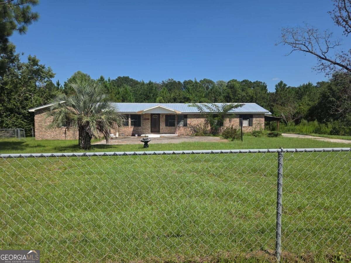 5 bedroom, 2 bathroom, 2,261 sq ft single family residence for sale at 3038 Armor Road, Patterson, GA 31557