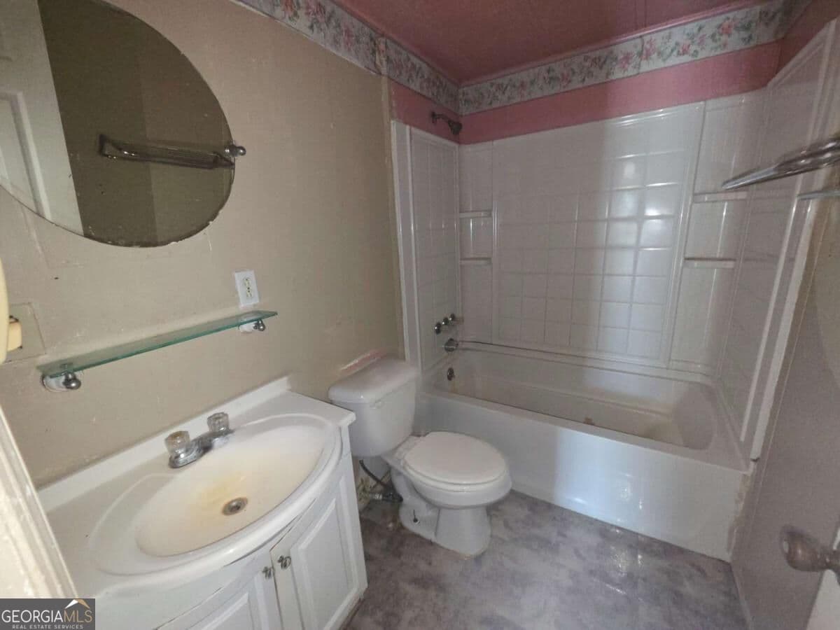 5 bedroom, 2 bathroom, 2,261 sq ft single family residence for sale at 3038 Armor Road, Patterson, GA 31557 — photo 5