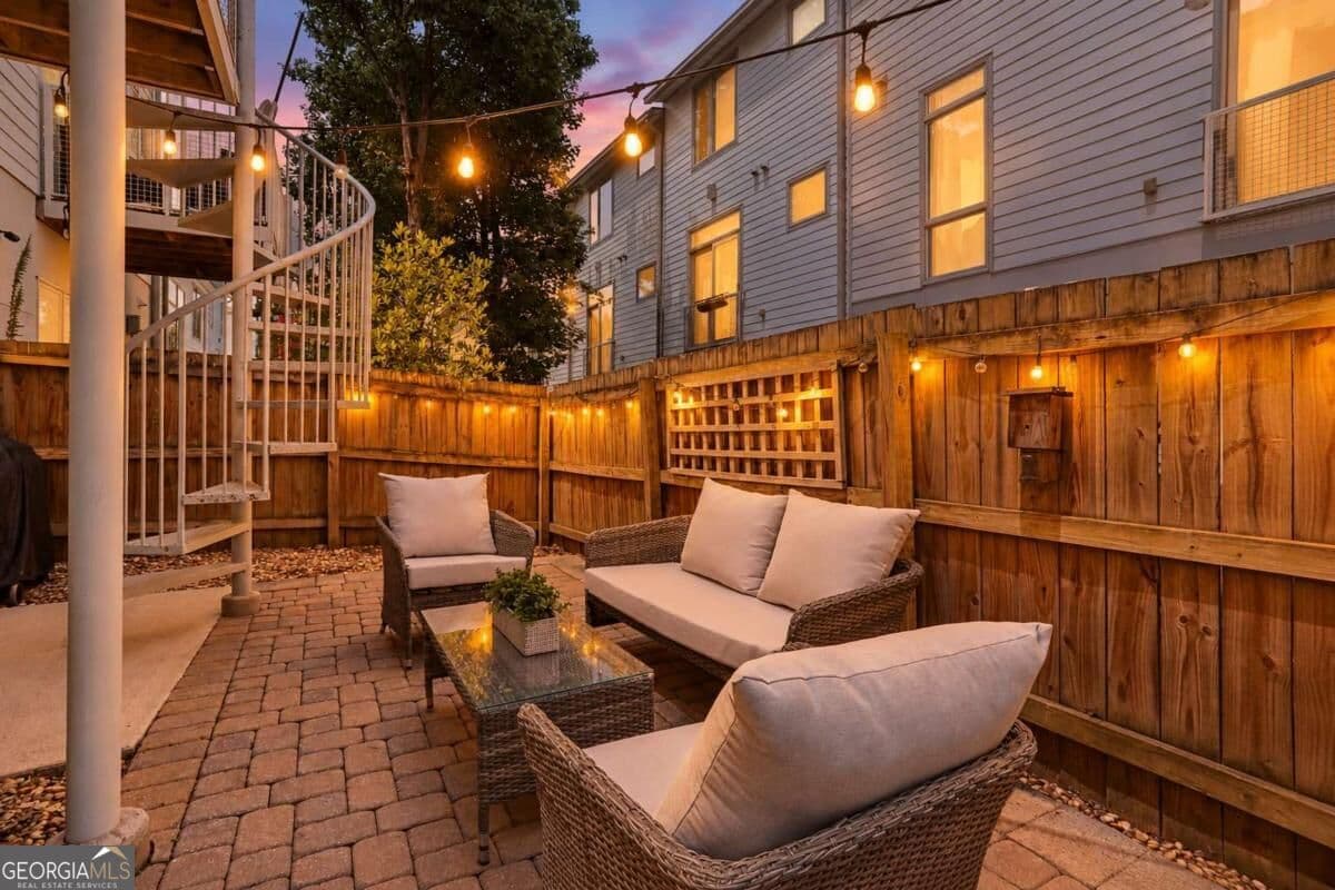 3 bedroom, 2.5 bathroom, 1,806 sq ft loft,townhouse for sale at 1357 Stirling Circle, Atlanta, GA 30318 — photo 2