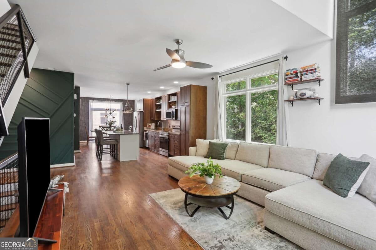 3 bedroom, 2.5 bathroom, 1,806 sq ft loft,townhouse for sale at 1357 Stirling Circle, Atlanta, GA 30318 — photo 3