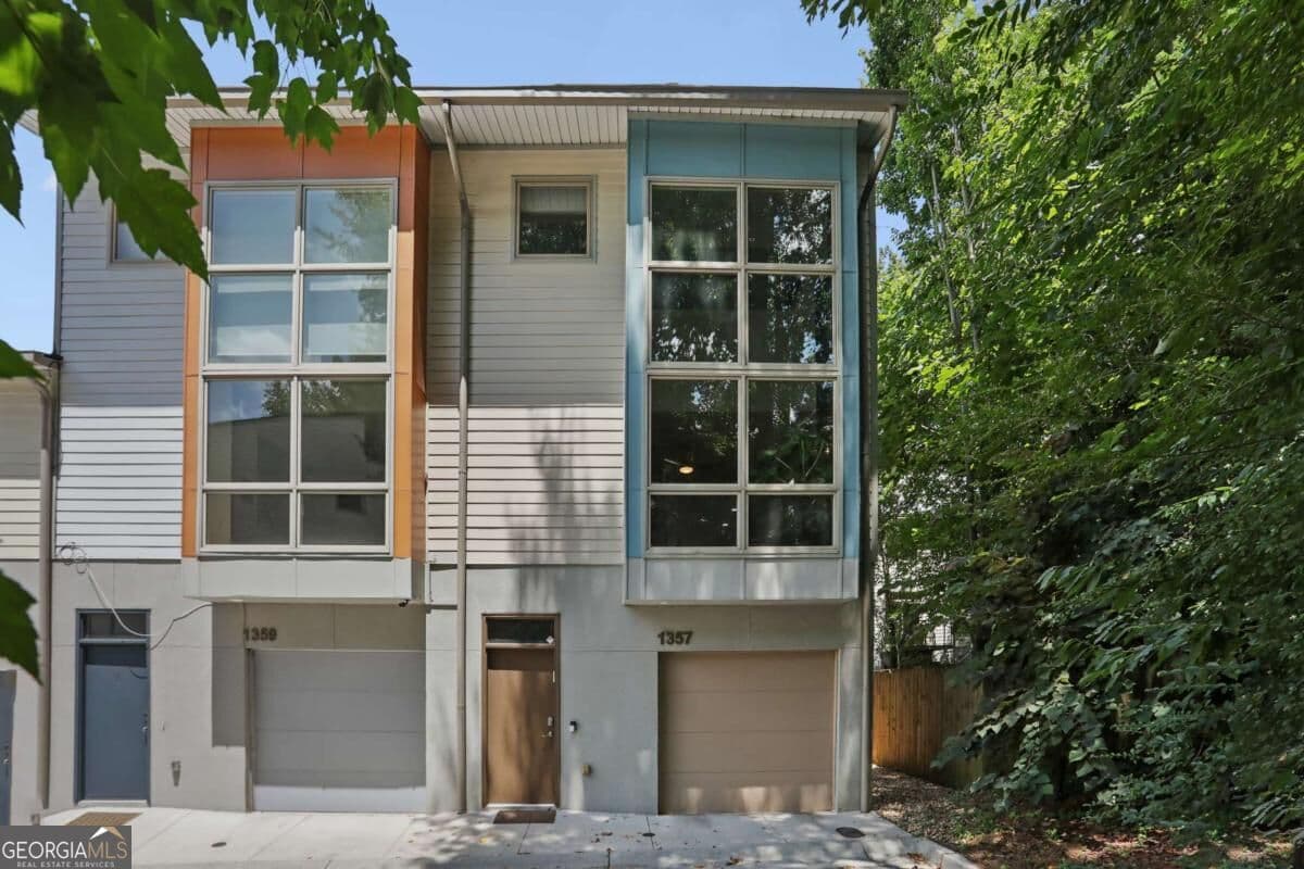 3 bedroom, 2.5 bathroom, 1,806 sq ft loft,townhouse for sale at 1357 Stirling Circle, Atlanta, GA 30318 — photo 5