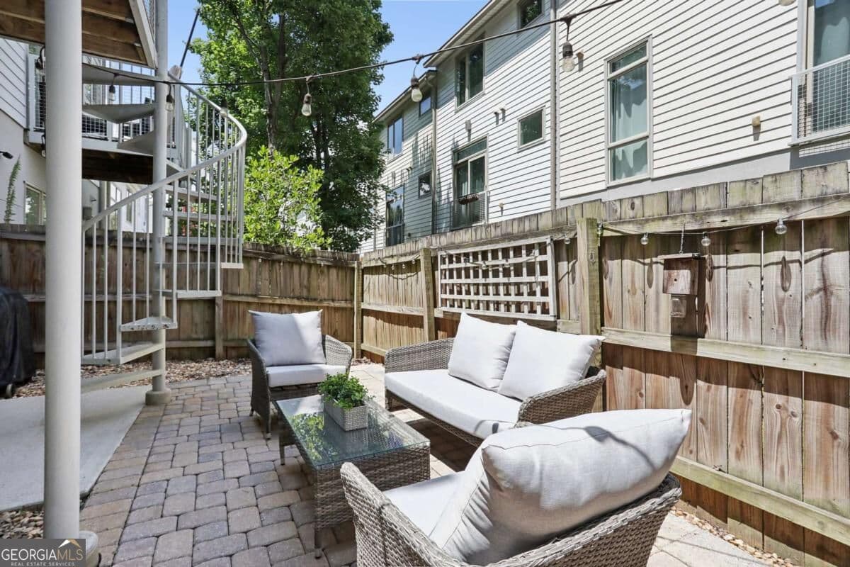 3 bedroom, 2.5 bathroom, 1,806 sq ft loft,townhouse for sale at 1357 Stirling Circle, Atlanta, GA 30318 — photo 10