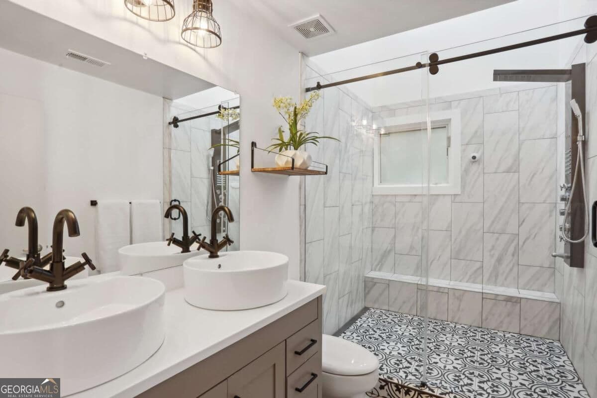 3 bedroom, 2.5 bathroom, 1,806 sq ft loft,townhouse for sale at 1357 Stirling Circle, Atlanta, GA 30318 — photo 4