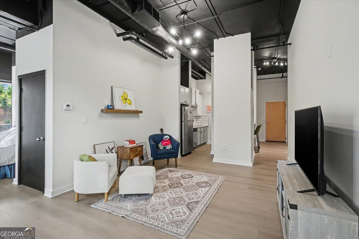 1 bedroom, 1 bathroom, 697 sq ft condominium for sale at 120 Ralph McGill Boulevard 102, Atlanta, GA 30308 — photo 2
