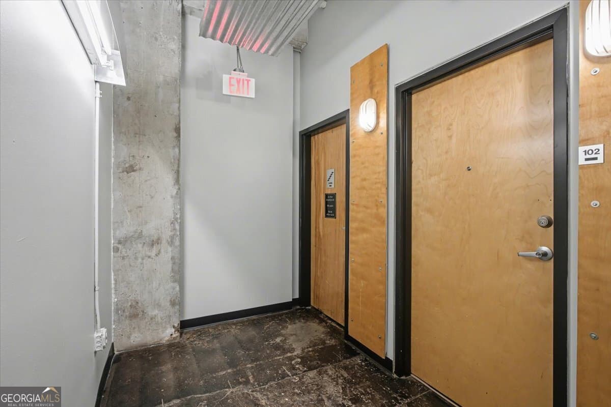 1 bedroom, 1 bathroom, 697 sq ft condominium for sale at 120 Ralph McGill Boulevard 102, Atlanta, GA 30308 — photo 4
