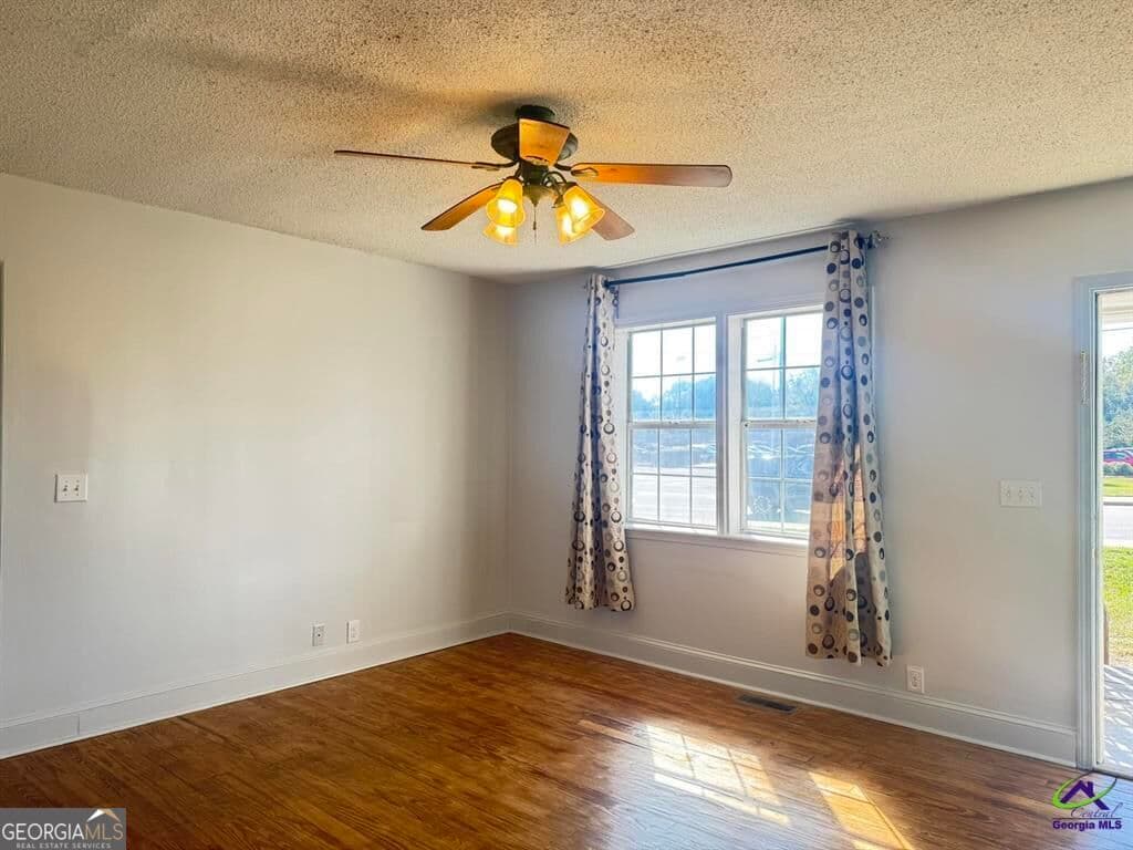 3 bedroom, 2 bathroom, 1,292 sq ft single family residence for sale at 205 E Church Street, Centerville, GA 31028 — photo 2