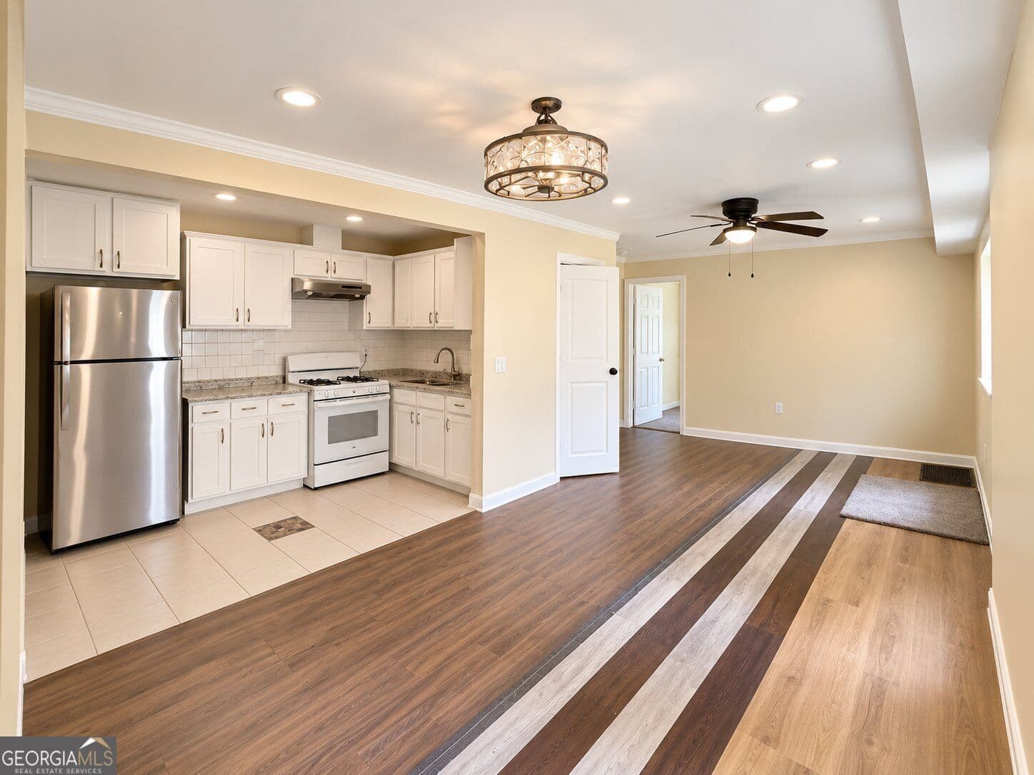 6 bedroom, 3.5 bathroom, 3,151 sq ft single family residence for sale at 3635 Spring Mesa Drive, Snellville, GA 30039 — photo 4