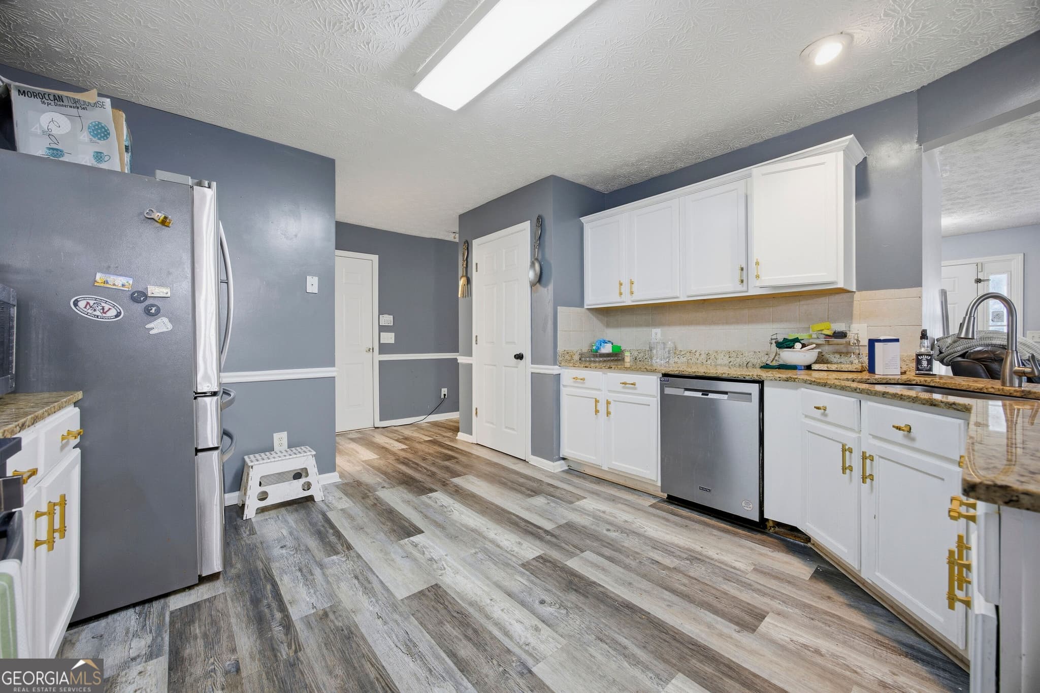 4 bedroom, 3.5 bathroom, 3,024 sq ft single family residence for sale at 595 Castlebrooke Drive, Lawrenceville, GA 30045 — photo 7