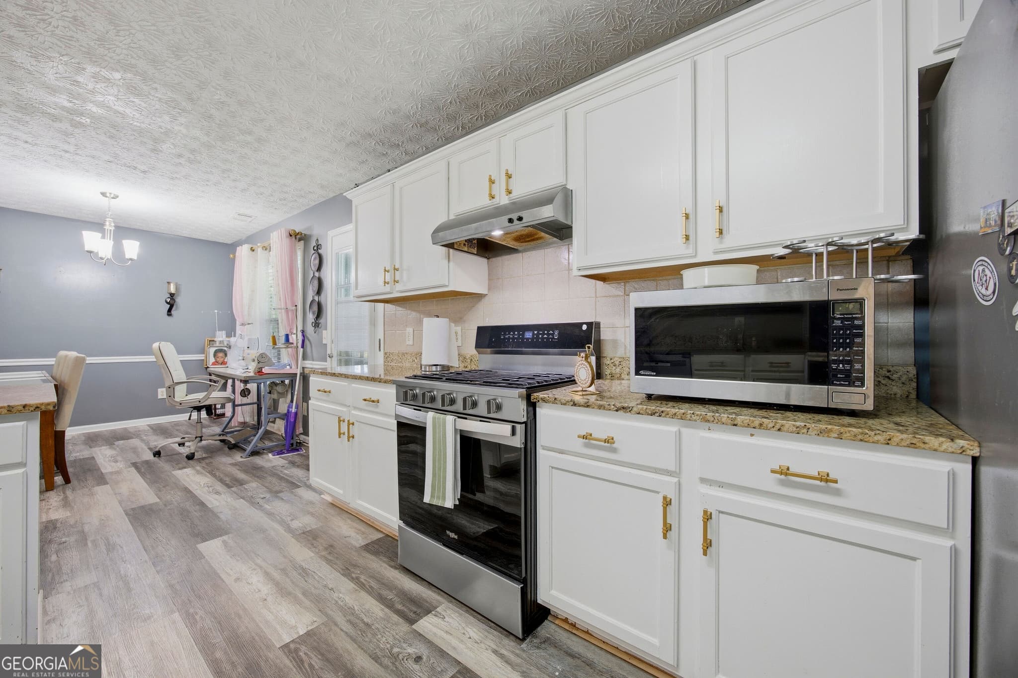4 bedroom, 3.5 bathroom, 3,024 sq ft single family residence for sale at 595 Castlebrooke Drive, Lawrenceville, GA 30045 — photo 9