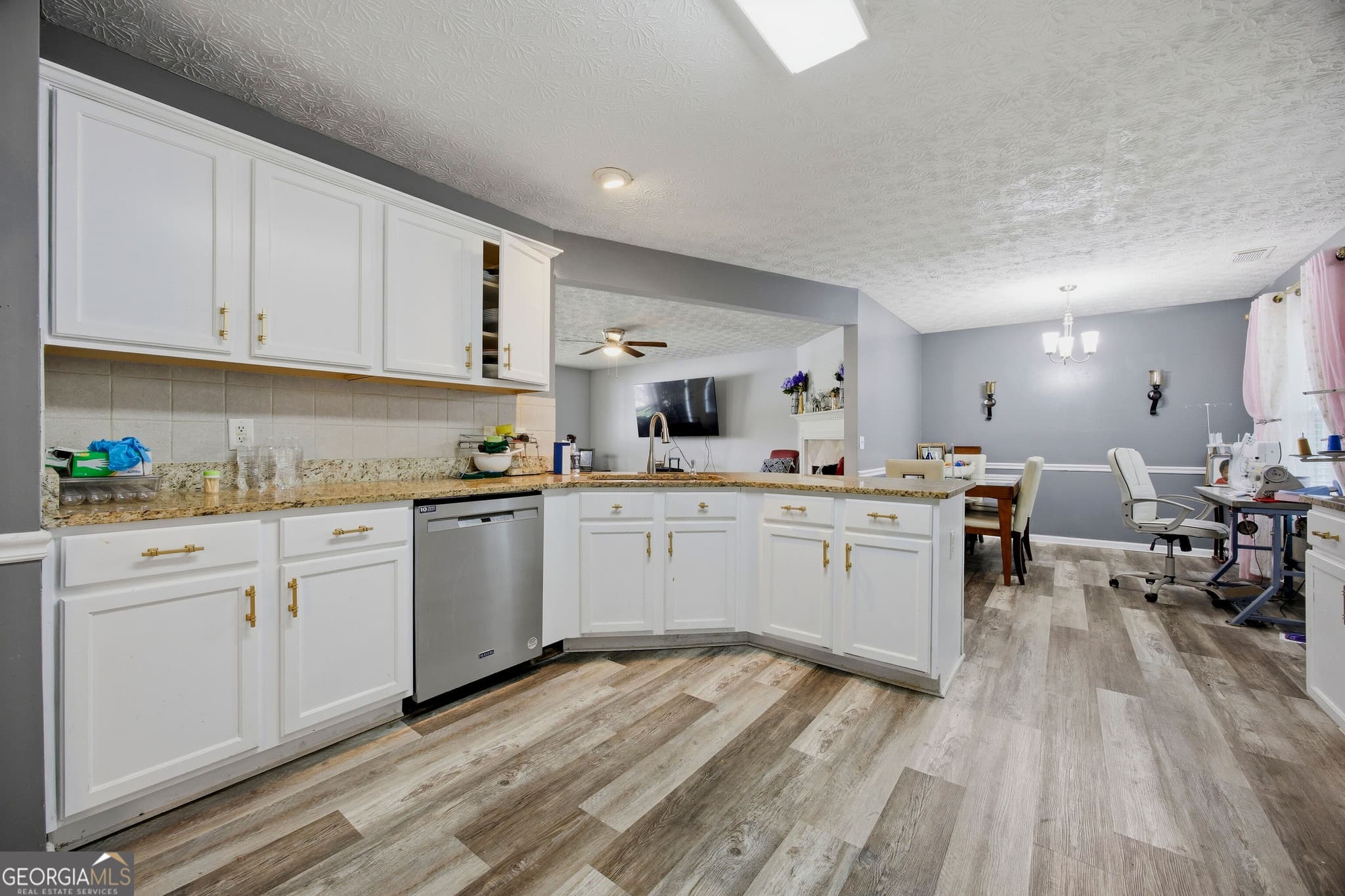 4 bedroom, 3.5 bathroom, 3,024 sq ft single family residence for sale at 595 Castlebrooke Drive, Lawrenceville, GA 30045 — photo 10