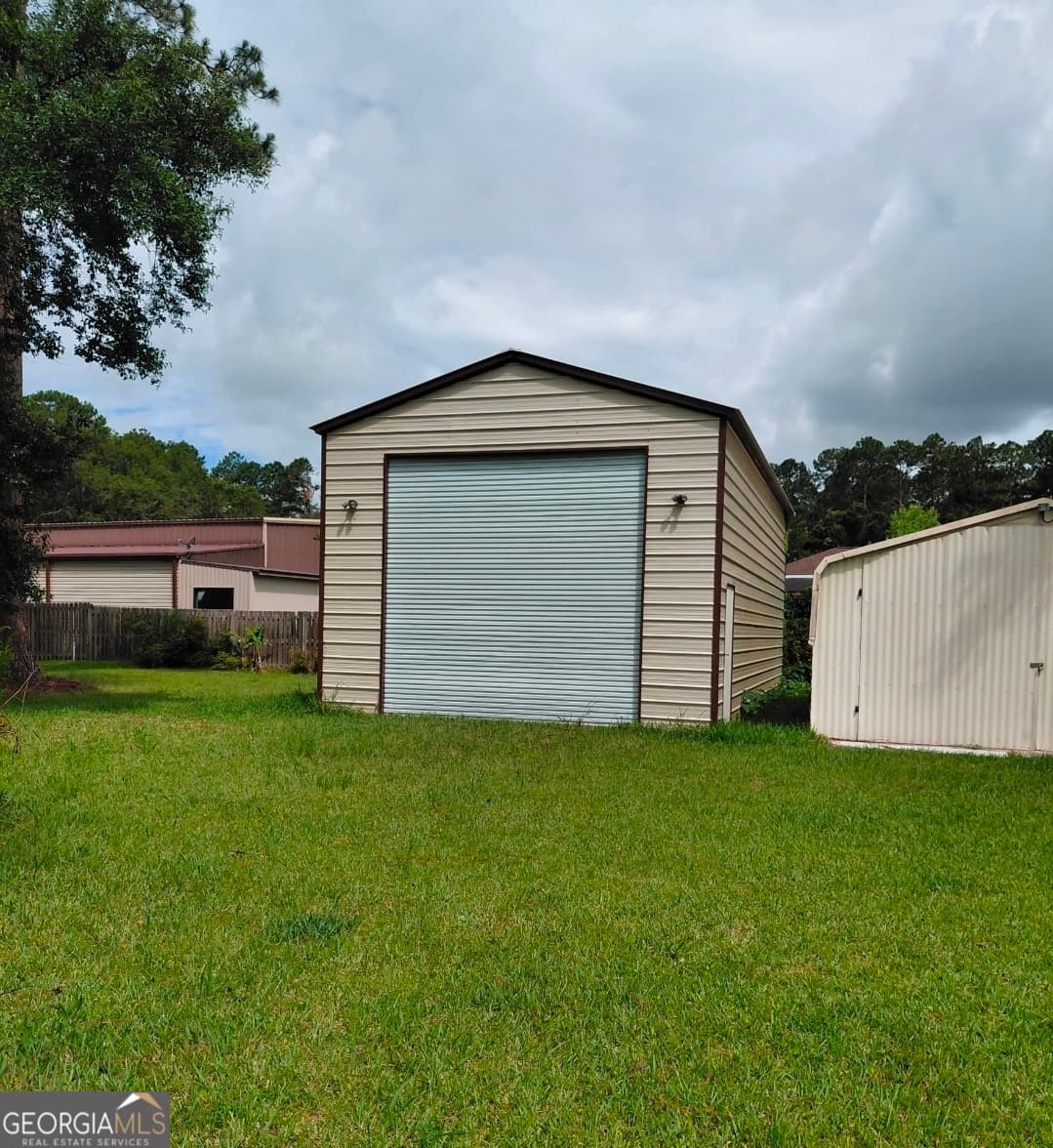 4 bedroom, 2 bathroom, 2,240 sq ft single family residence for sale at 127 Hickory Bluff Drive, Waverly, GA 31565 — photo 3