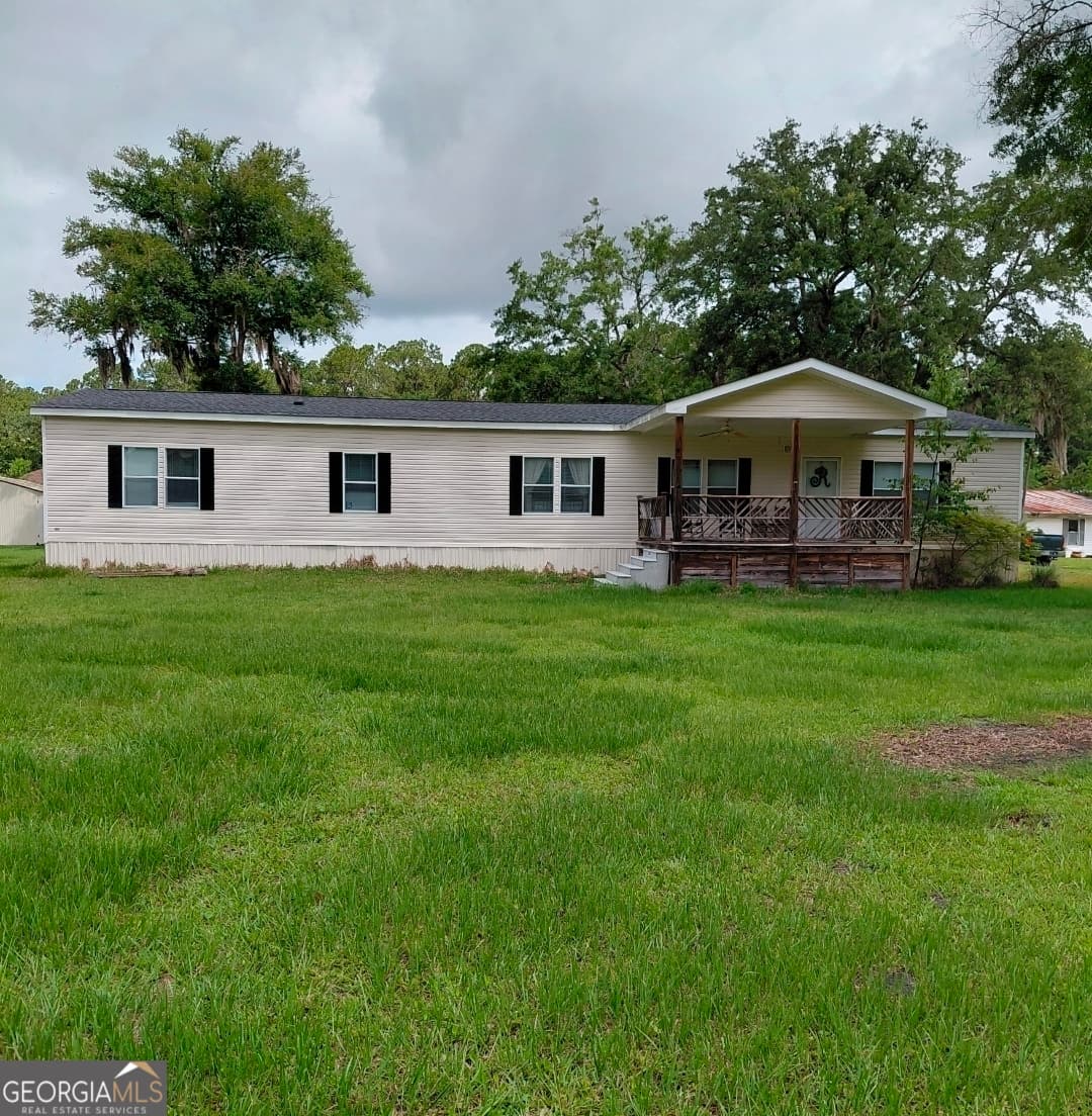 4 bedroom, 2 bathroom, 2,240 sq ft single family residence for sale at 127 Hickory Bluff Drive, Waverly, GA 31565 — photo 1 of 5