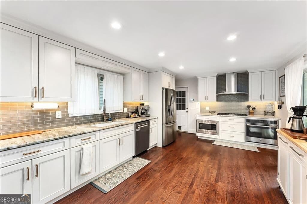4 bedroom, 3.5 bathroom, 3,567 sq ft single family residence for sale at 3665 High Green Drive, Marietta, GA 30068 — photo 2