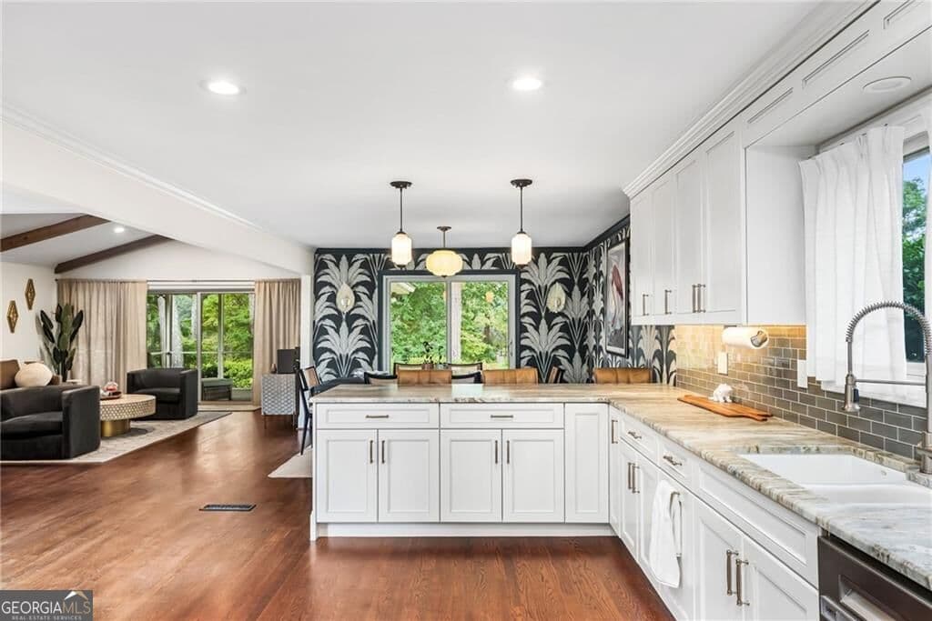 4 bedroom, 3.5 bathroom, 3,567 sq ft single family residence for sale at 3665 High Green Drive, Marietta, GA 30068 — photo 4