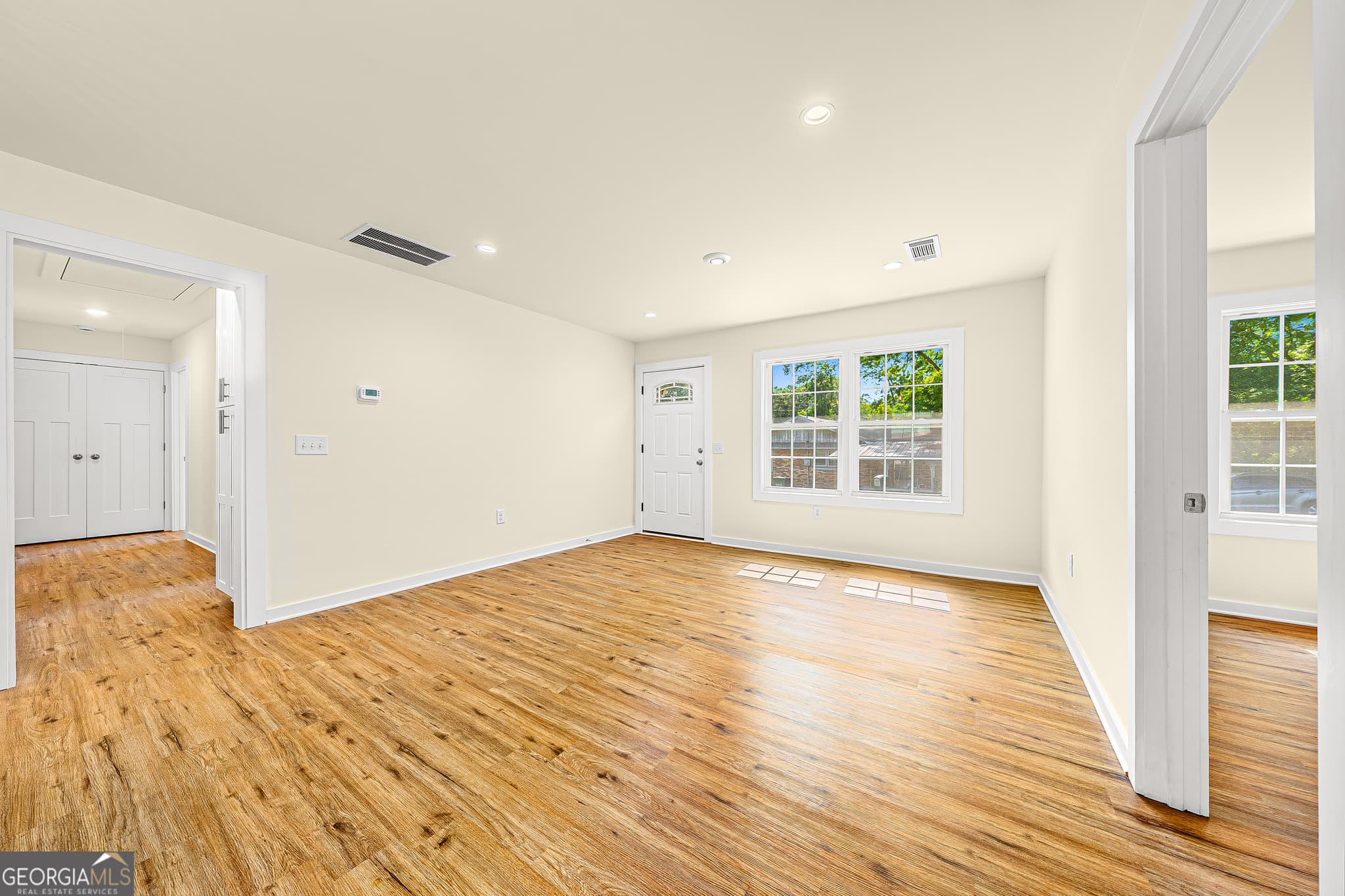4 bedroom, 2 bathroom, 1,140 sq ft single family residence for sale at 16 Elm Street, Hartwell, GA 30643 — photo 2