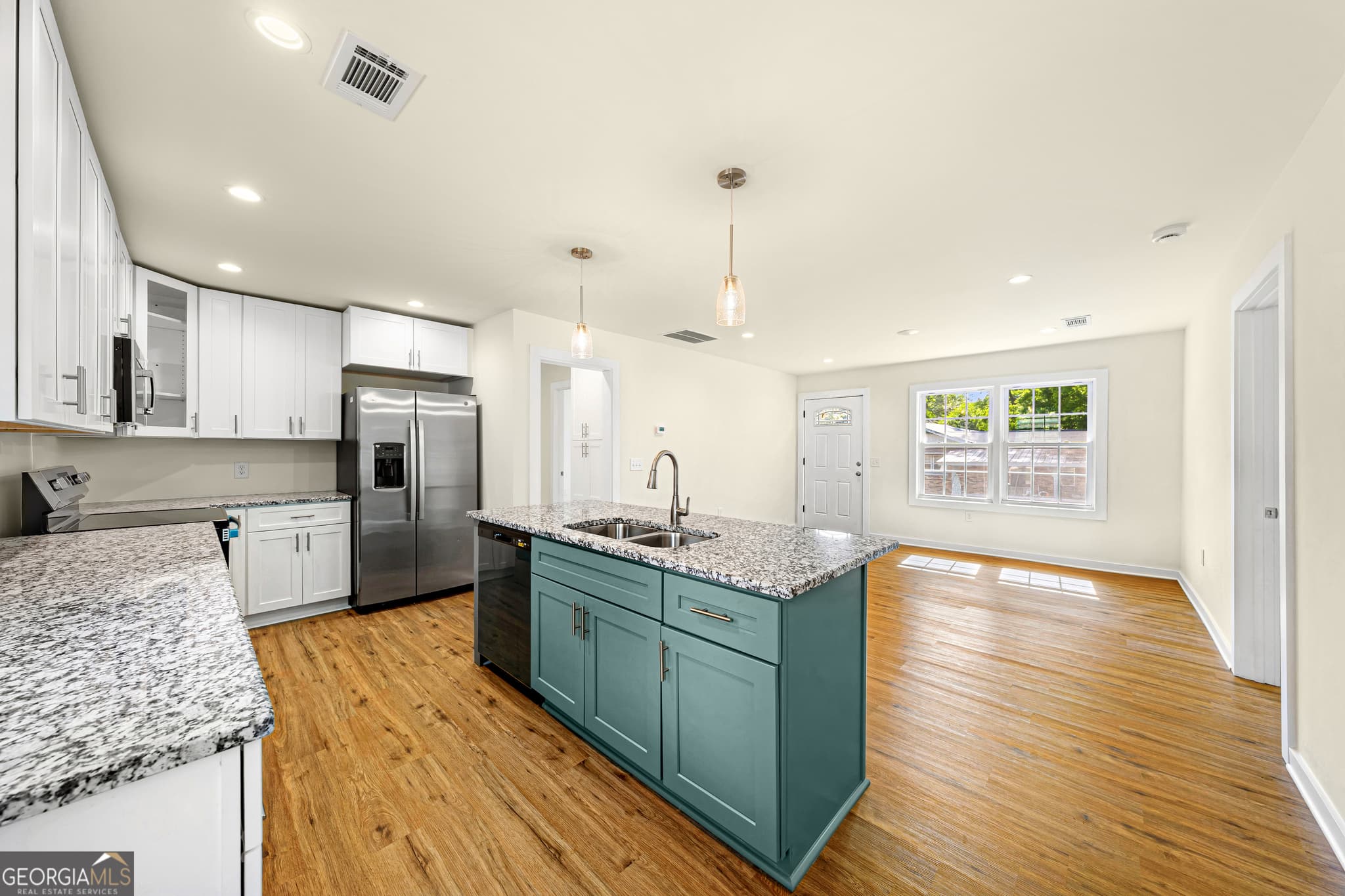 4 bedroom, 2 bathroom, 1,140 sq ft single family residence for sale at 16 Elm Street, Hartwell, GA 30643 — photo 4