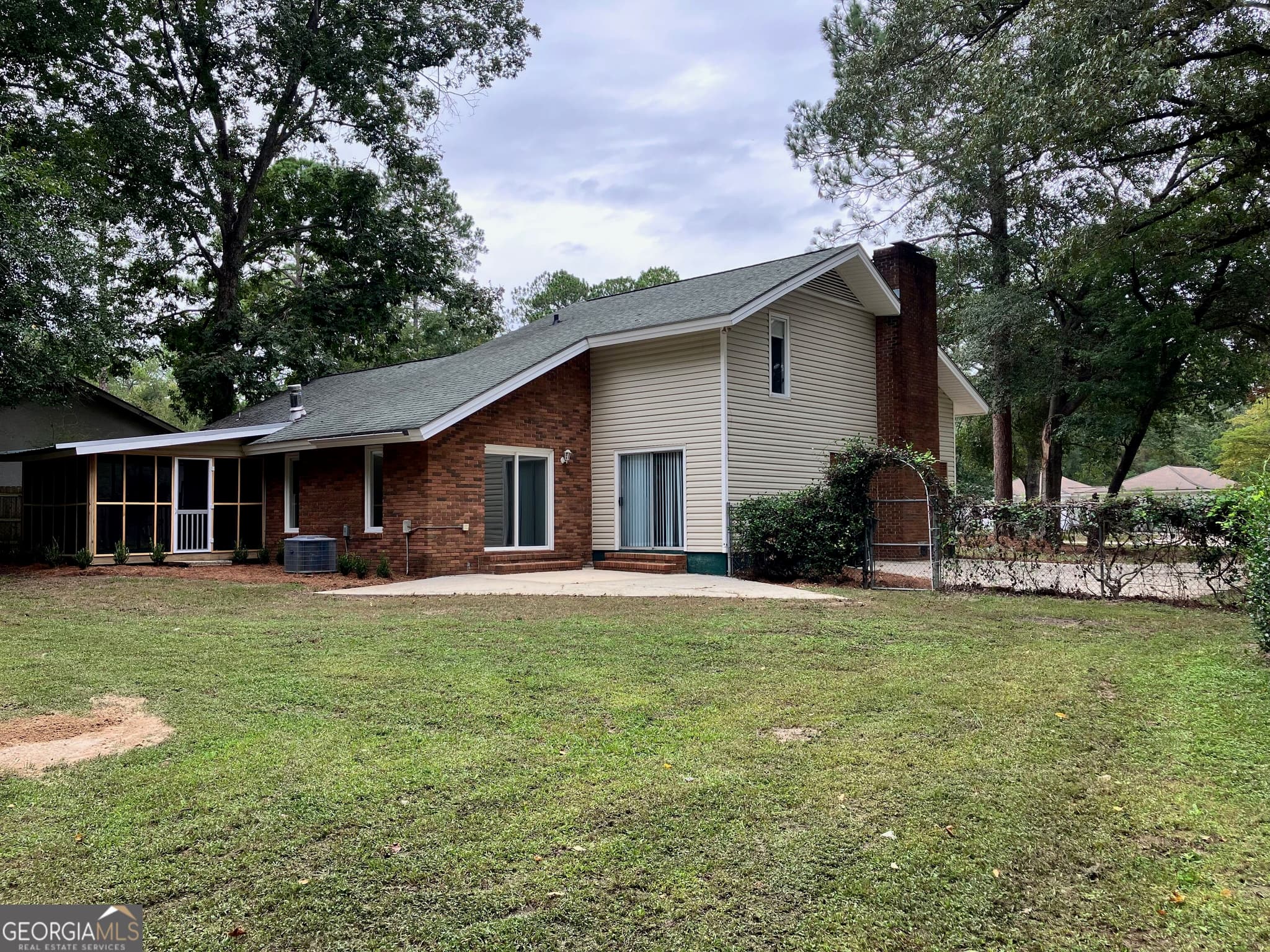 4 bedroom, 2 bathroom, 2,160 sq ft single family residence for sale at 216 Wildwood Drive, Statesboro, GA 30458 — photo 3