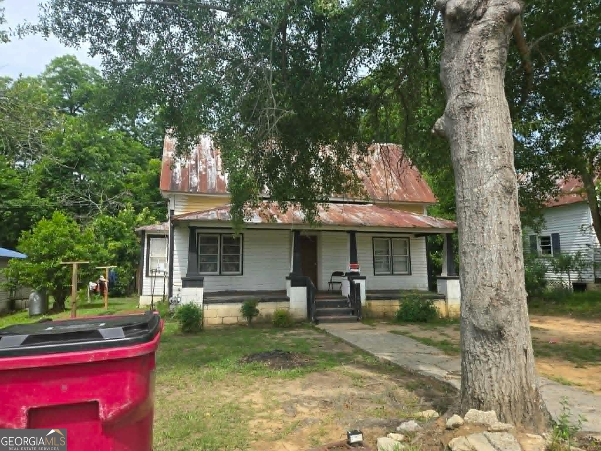 3 bedroom, 1 bathroom, 720 sq ft single family residence for sale at 269 N Dooley Street, Hawkinsville, GA 31036