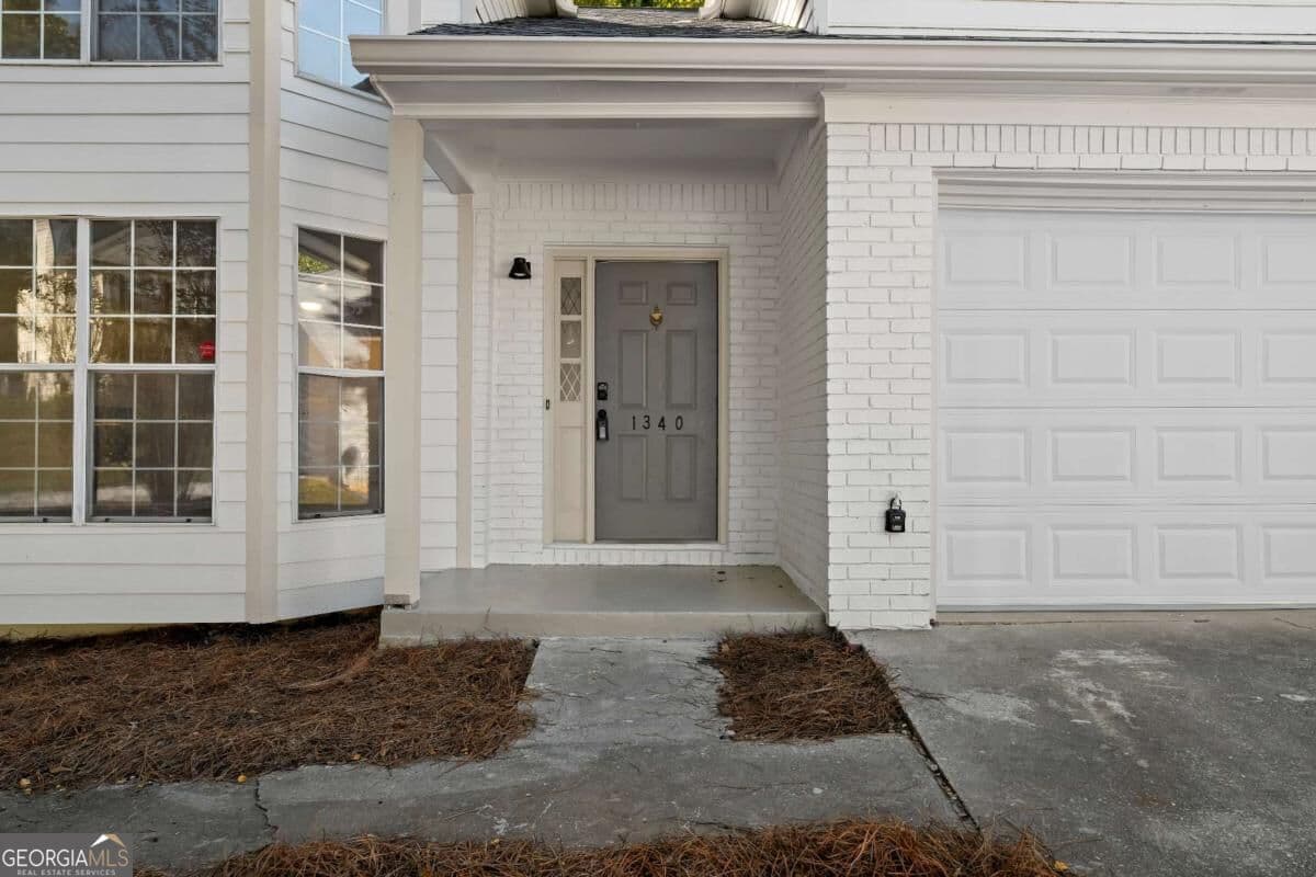 3 bedroom, 2.5 bathroom, 2,322 sq ft single family residence for sale at 1340 Windage Court, Marietta, GA 30008 — photo 3
