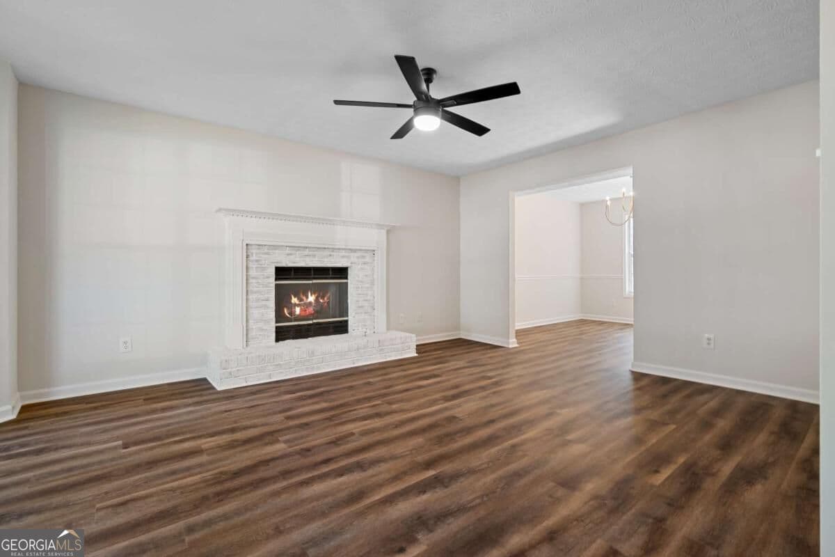 3 bedroom, 2.5 bathroom, 2,322 sq ft single family residence for sale at 1340 Windage Court, Marietta, GA 30008 — photo 5