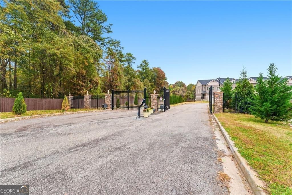 4 bedroom, 3 bathroom, 2,508 sq ft townhouse for sale at 3370 Sarah Trail 6, Decatur, GA 30032 — photo 4