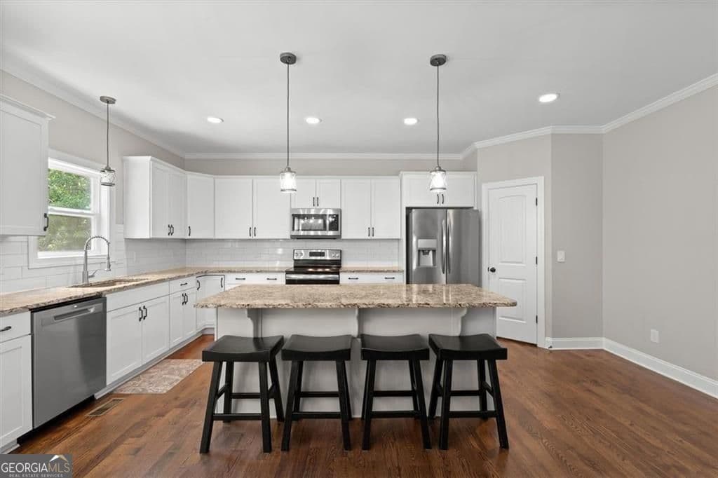 5 bedroom, 3.5 bathroom, 4,670 sq ft single family residence for sale at 506 Pirklefield Drive, Covington, GA 30014 — photo 7