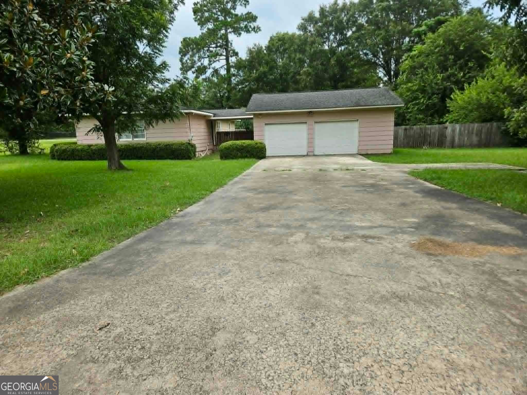 3 bedroom, 2 bathroom, 1,428 sq ft single family residence for sale at 168 Lakeview Church Road, Cochran, GA 31014 — photo 3