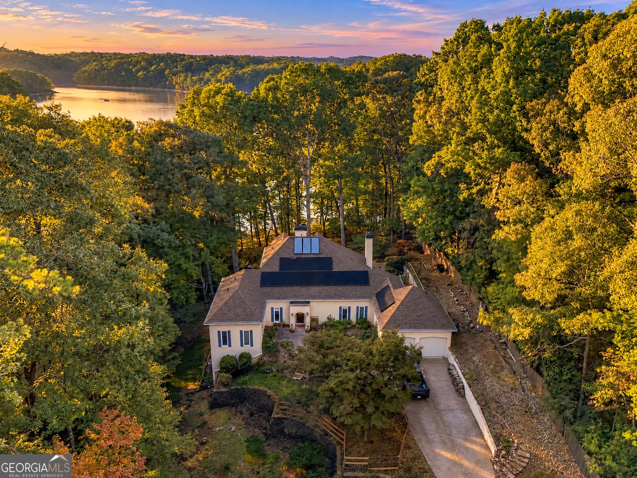 3 bedroom, 2.5 bathroom, 3,451 sq ft single family residence for sale at 3601 Lakeview Drive, Gainesville, GA 30501 — photo 3