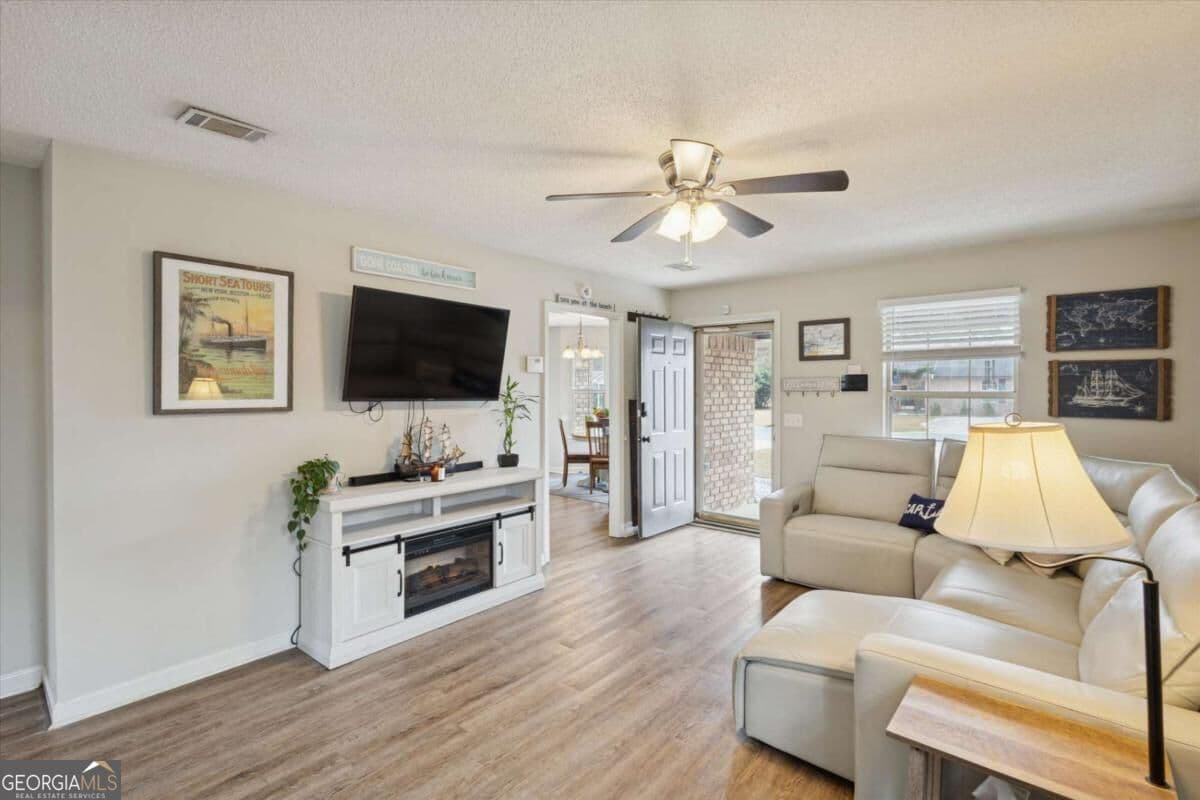 3 bedroom, 2 bathroom, 1,188 sq ft single family residence under contract at 1238 Dhurahn Drive, Hinesville, GA 31313 — photo 6