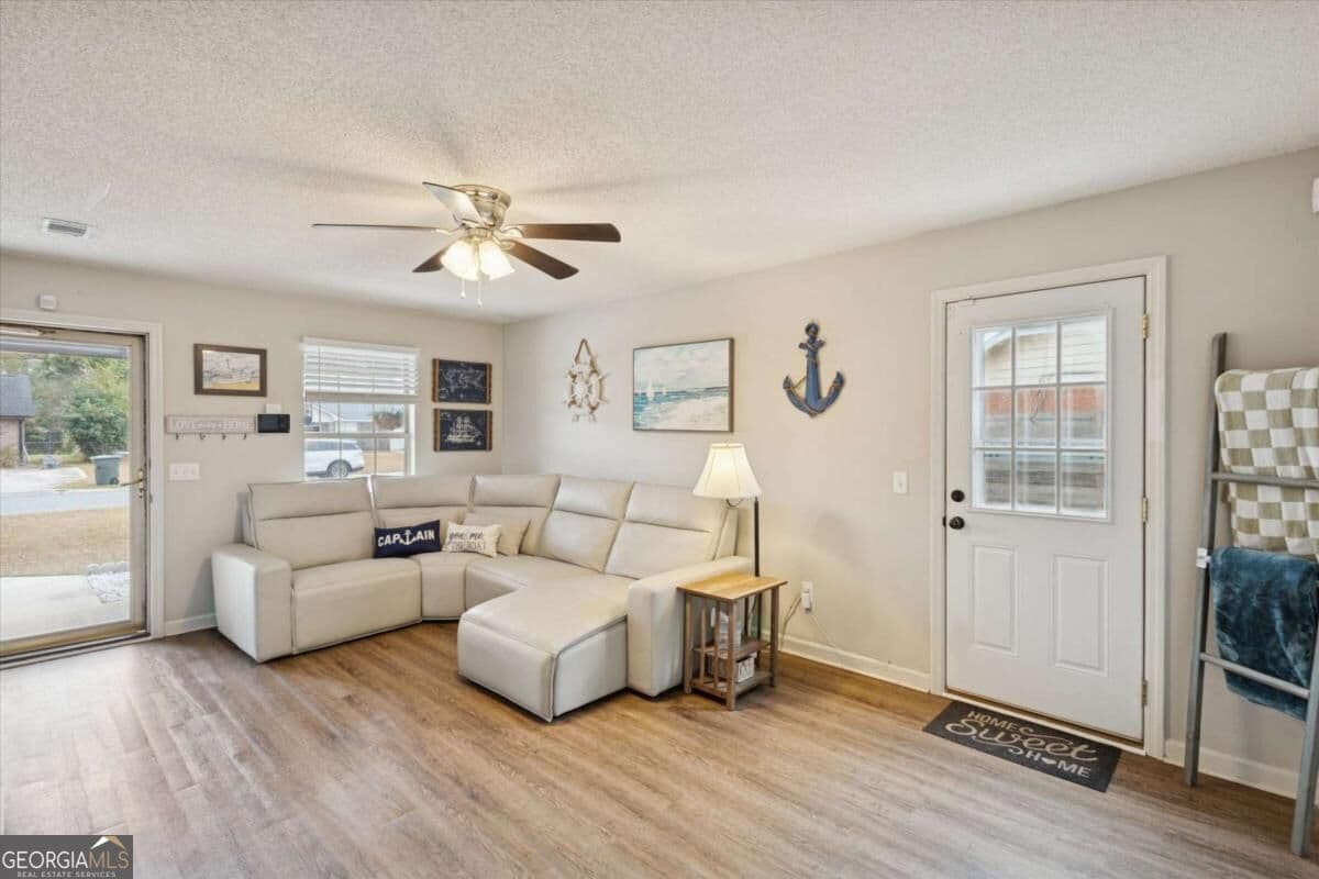 3 bedroom, 2 bathroom, 1,188 sq ft single family residence under contract at 1238 Dhurahn Drive, Hinesville, GA 31313 — photo 5