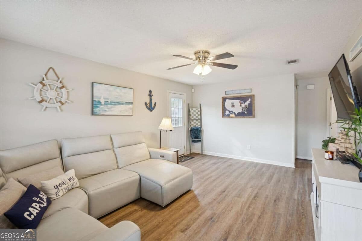3 bedroom, 2 bathroom, 1,188 sq ft single family residence under contract at 1238 Dhurahn Drive, Hinesville, GA 31313 — photo 4