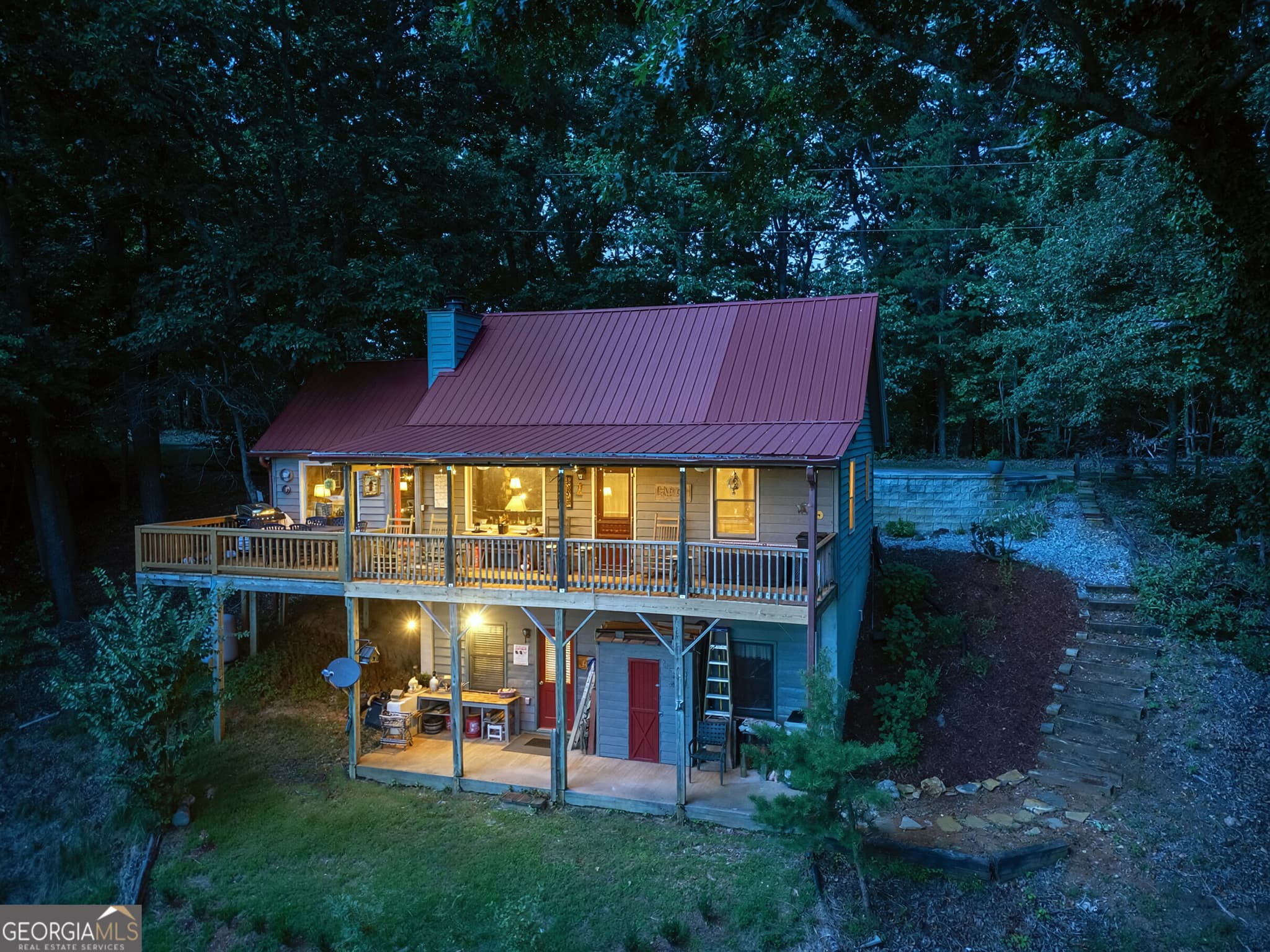 3 bedroom, 2 bathroom, 1,748 sq ft cabin,single family residence for sale at 910 Foot Hills Drive, Cleveland, GA 30528 — photo 7