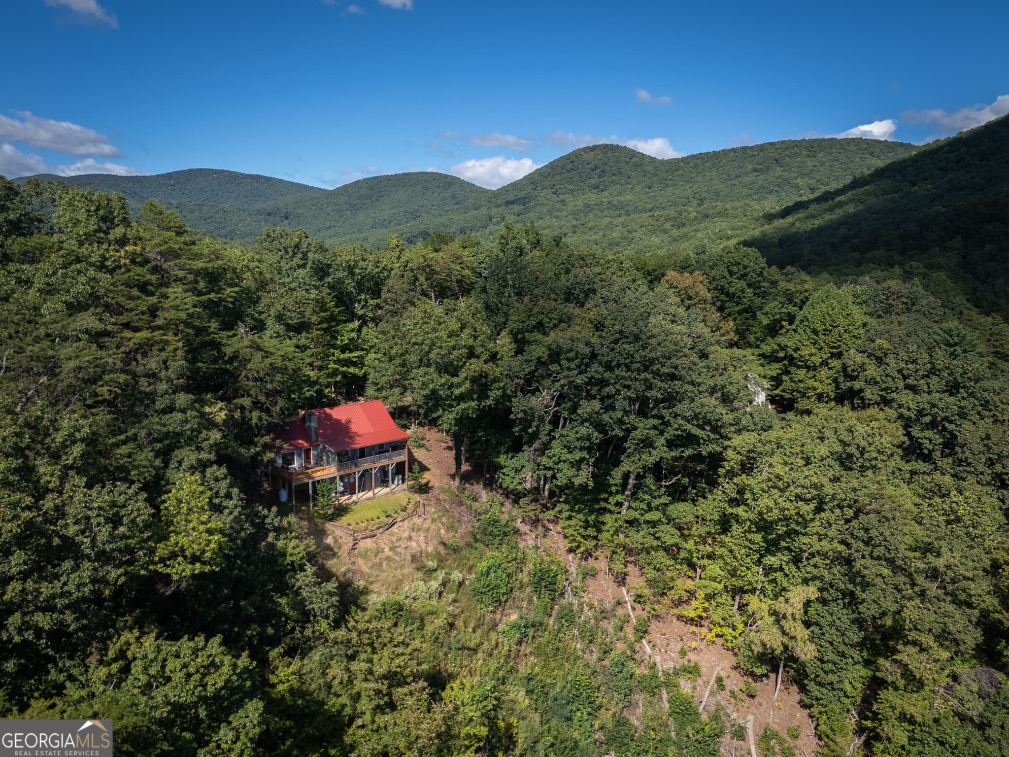 3 bedroom, 2 bathroom, 1,748 sq ft cabin,single family residence for sale at 910 Foot Hills Drive, Cleveland, GA 30528 — photo 4
