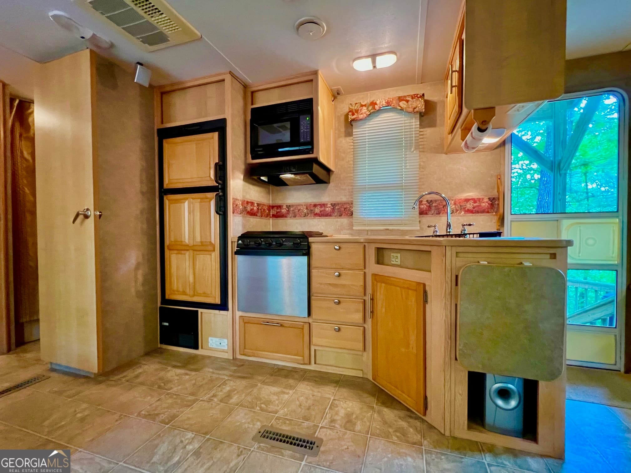 1 bedroom, 1 bathroom single family residence for sale at 28 11th Street, Ellijay, GA 30540 — photo 5